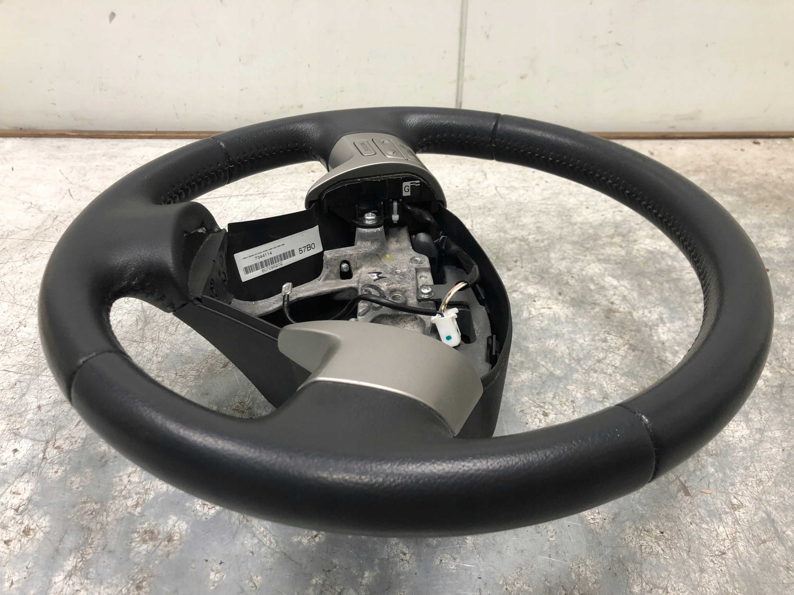 steering wheel, leather MULTIFUNKCJA TOYOTA AURIS and 607095202