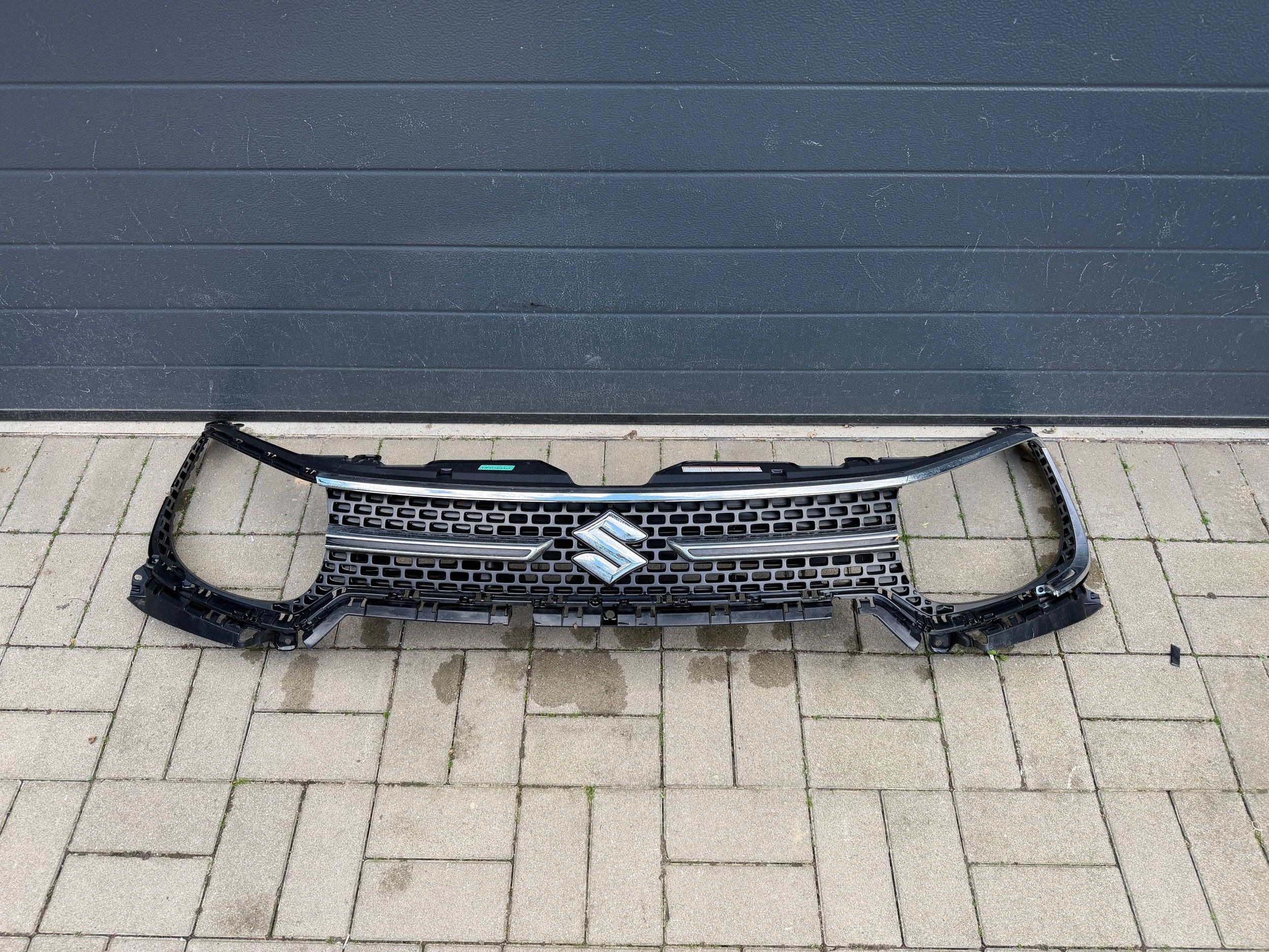 Suzuki Ignis 3 III 72112-62r0 16- Grille