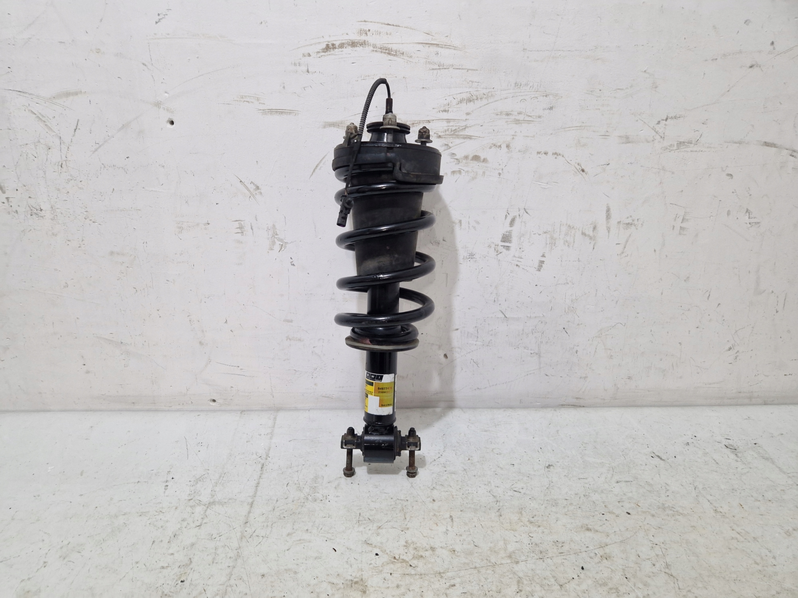 CADILLAC ESCALADE IV 15- 6.2 V8 shock absorber front spring 84977478