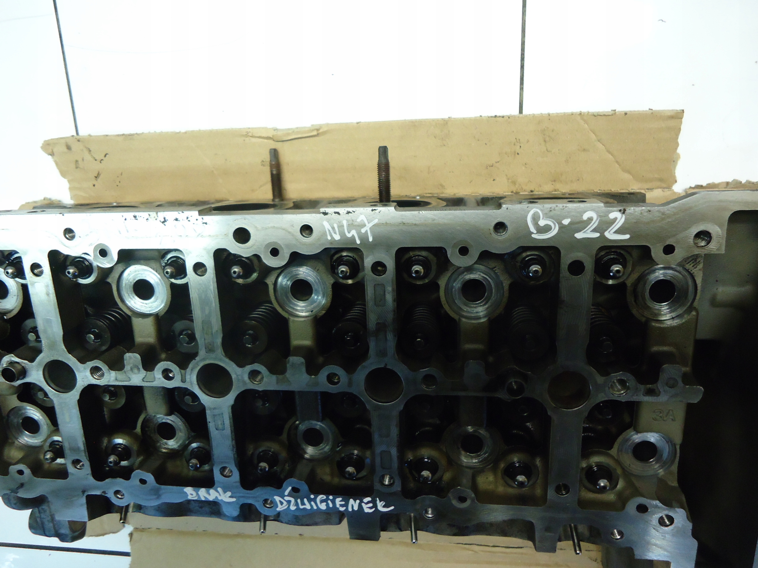 BMW 1 E87 2.0D N47D20 head. 7810465 does not have DZWIGIENEK