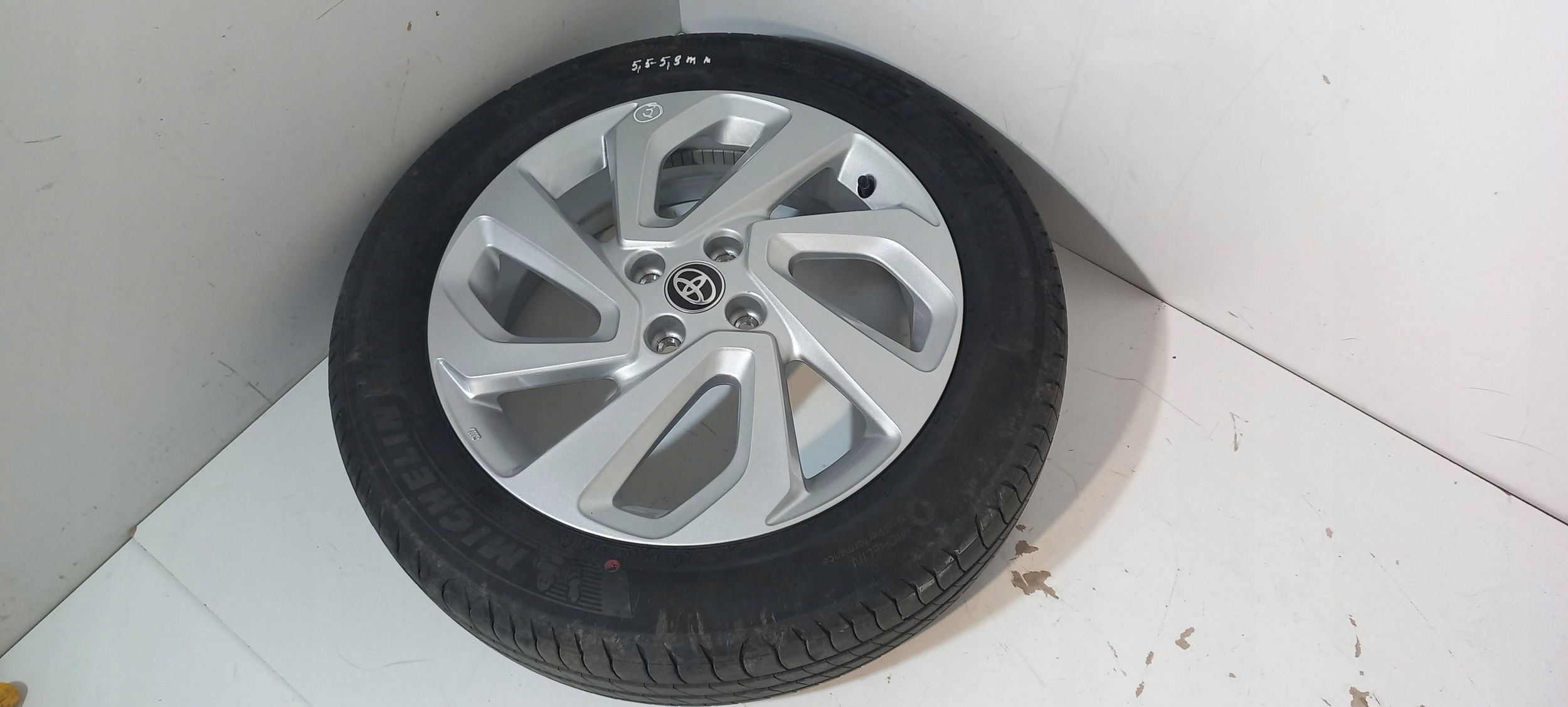 Toyota Aygo X wheels discs aluminium R17