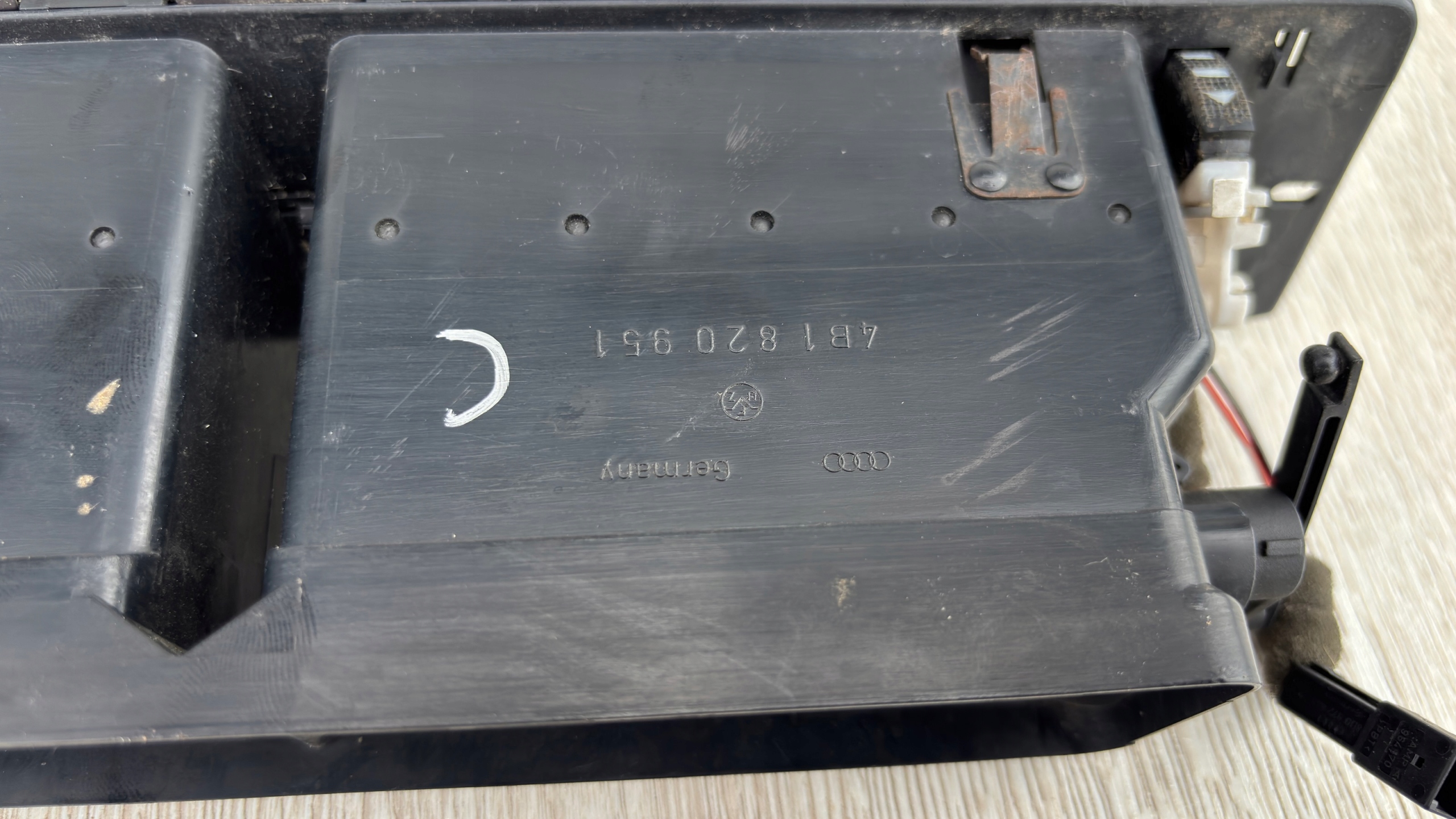 grid air conditioning devices consoles central AUDI A6 C5 4B 4B1820951 K108/SI343