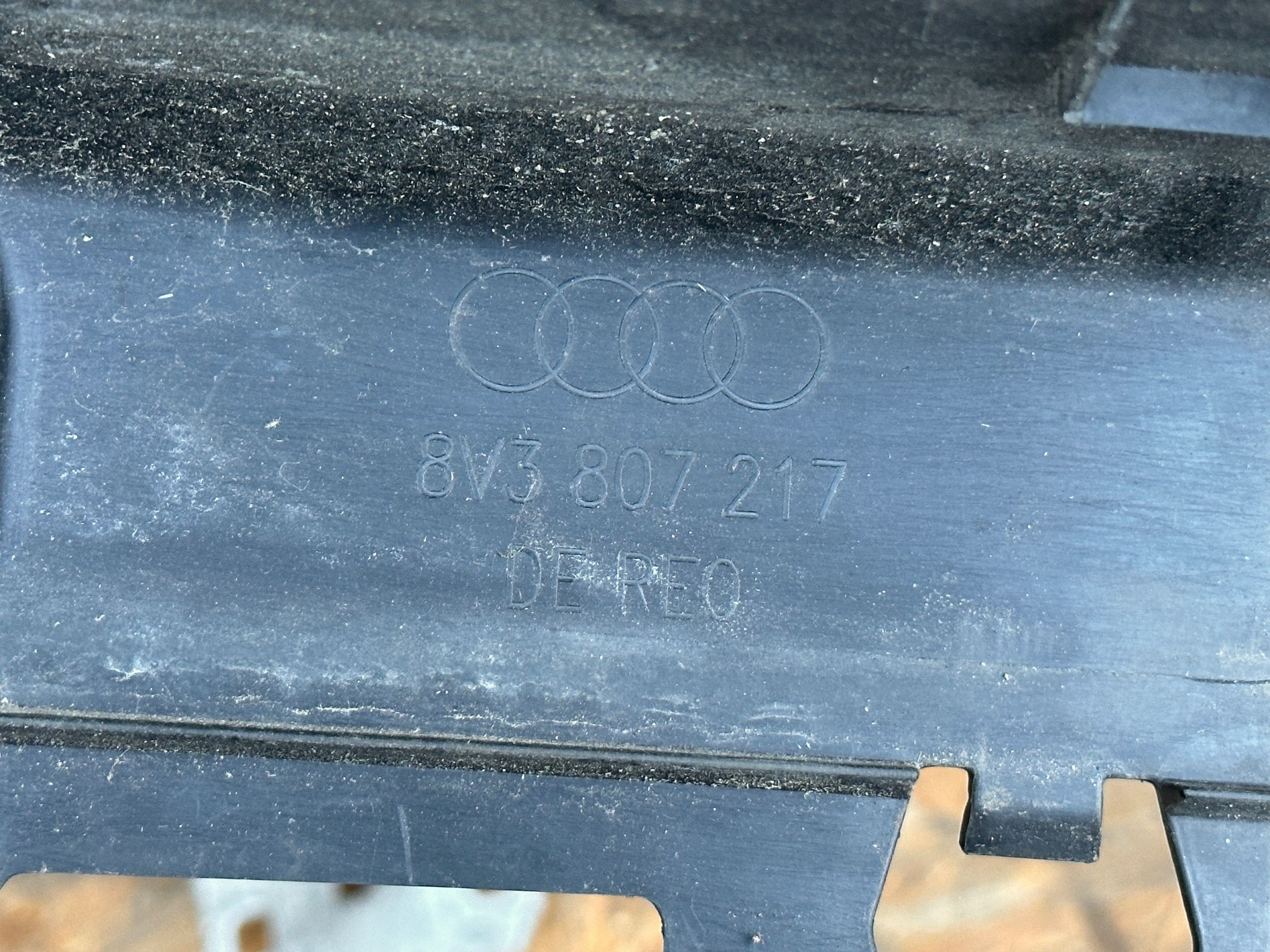 AUDI A3 S3 8V výztuha předního nárazníku předek špička ABSORBER 8V0807109B