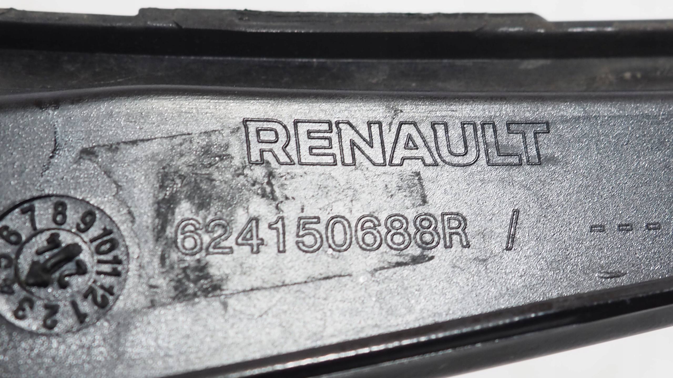 Renault Scenic E Tech moulding cap of a bumper left front 624150688R