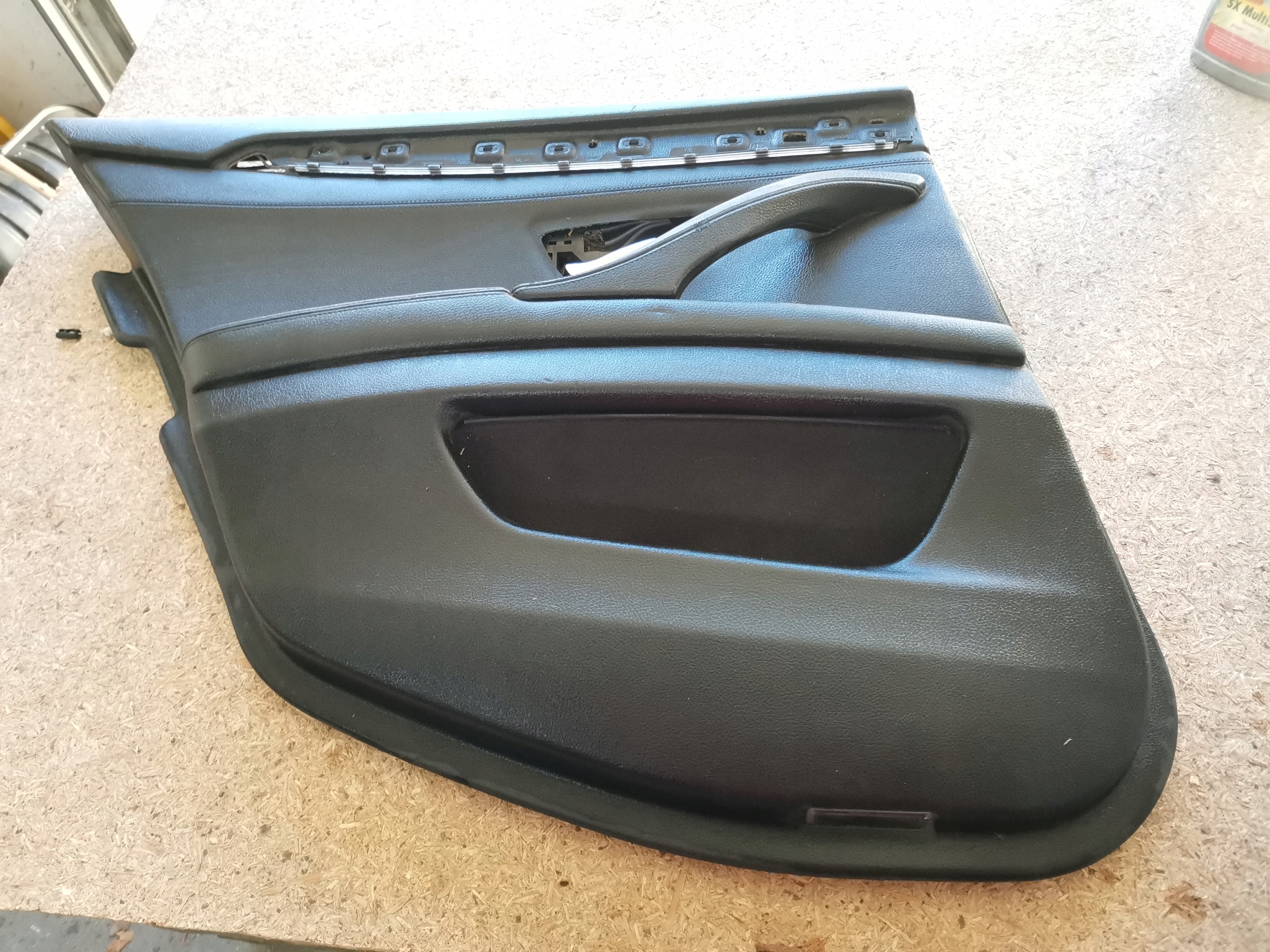 TAPIECRKA BOCZEK TYŁ LEWY DRZWI BMW F10 SKÓRA