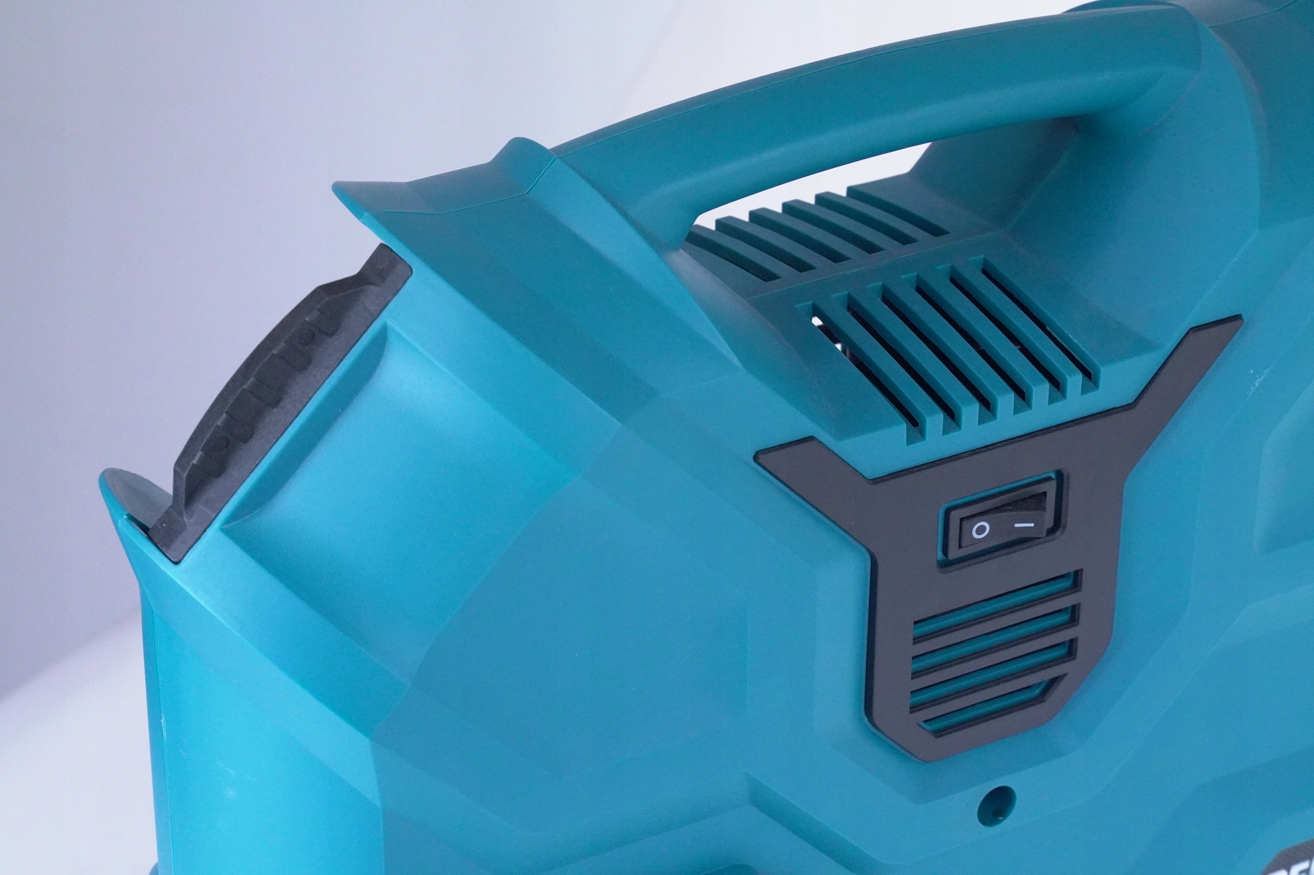 DEDRA DED7076V Kompresor bezzbiornikowy 2x18V Model 7076V