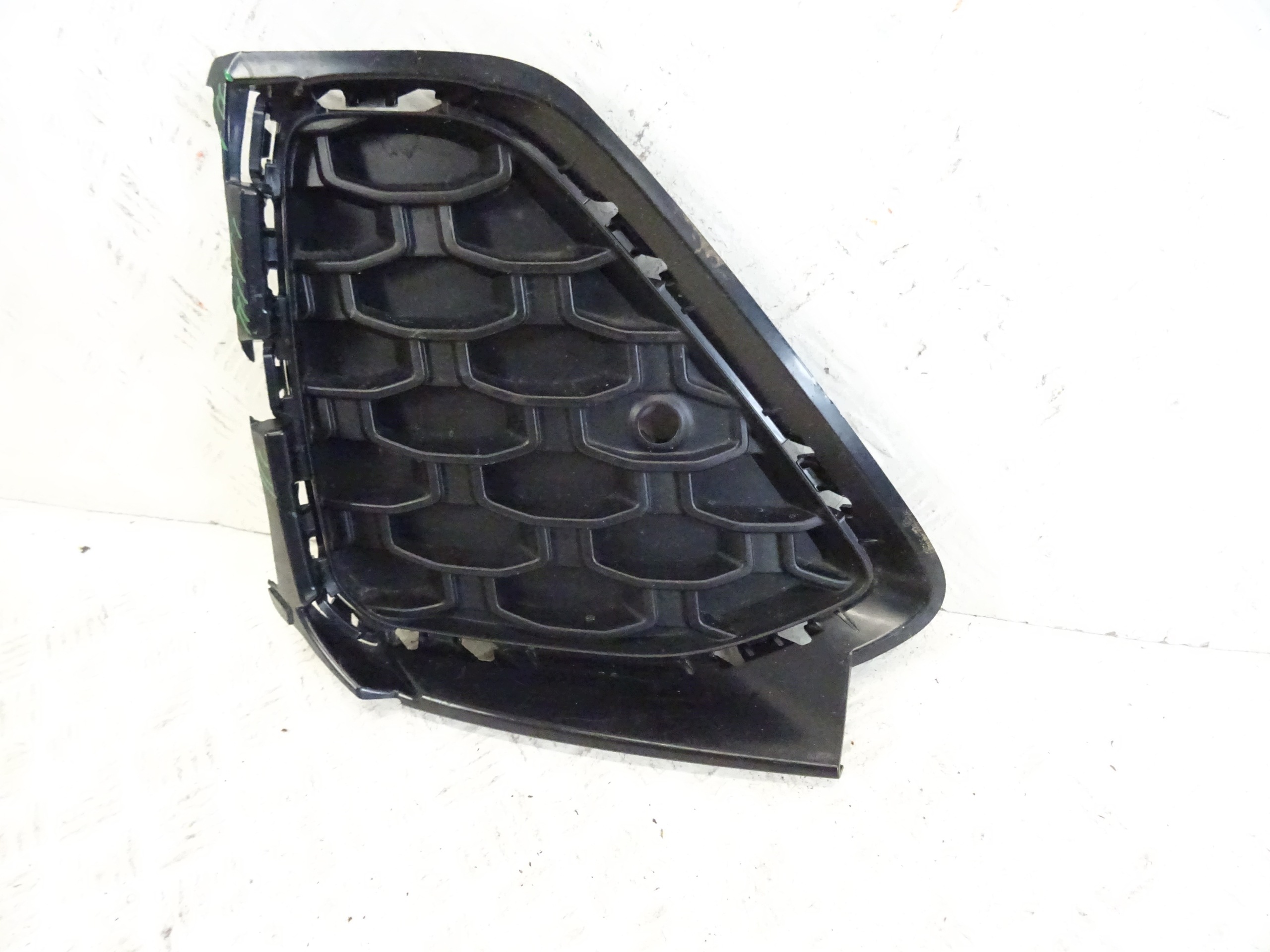 grid of a bumper right front AUDI Q8 S-LINE 4M8807152F