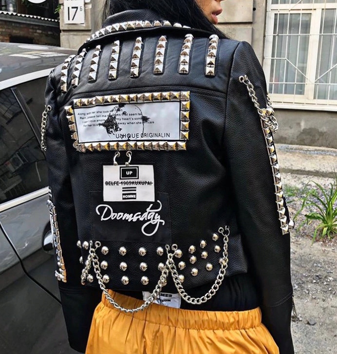 Italy Kurtka Skóra Naszywki Ćwieki Łańcuch 34 XS Rozmiar 34