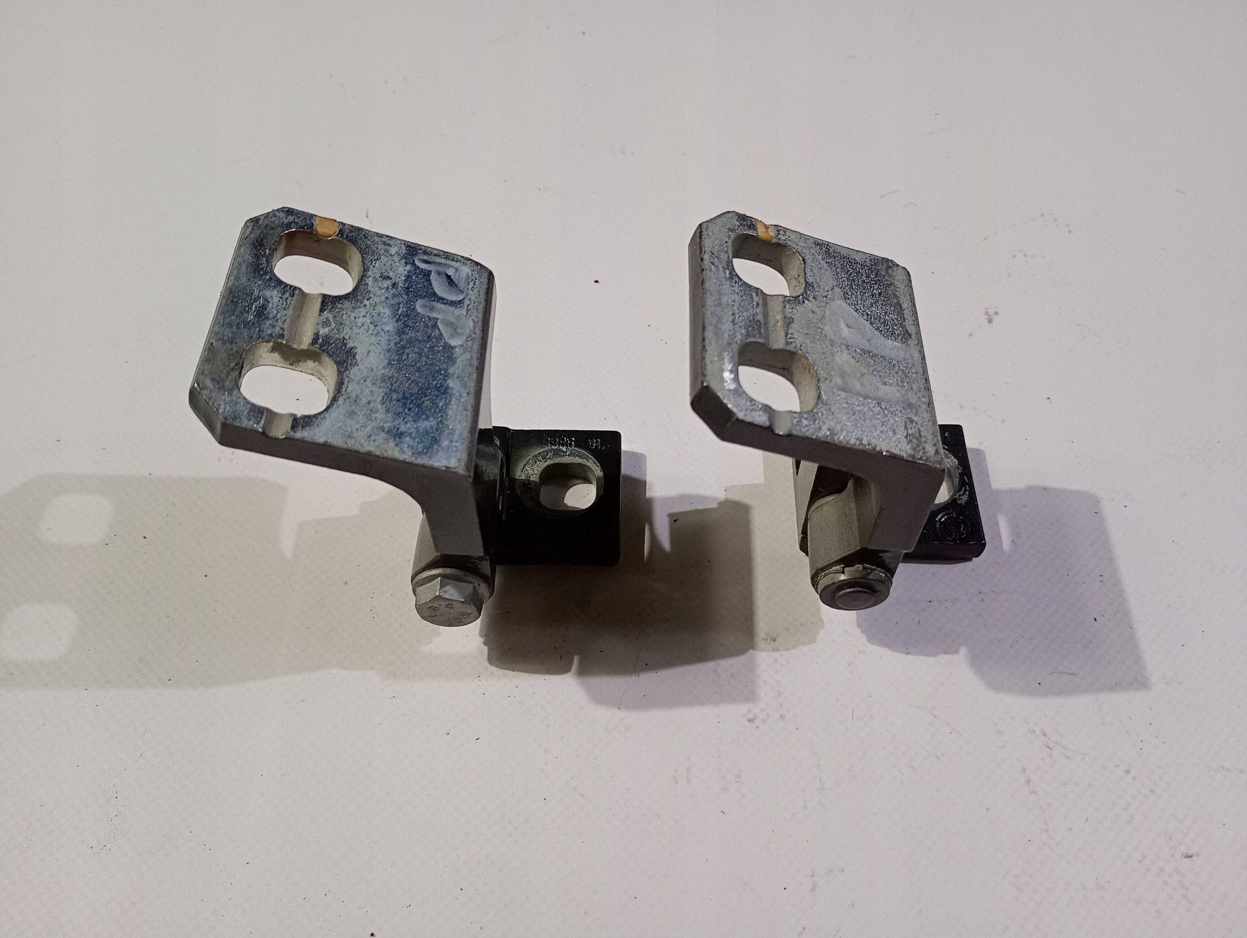 hinge hinges door right front front right Maserati Levante 2017