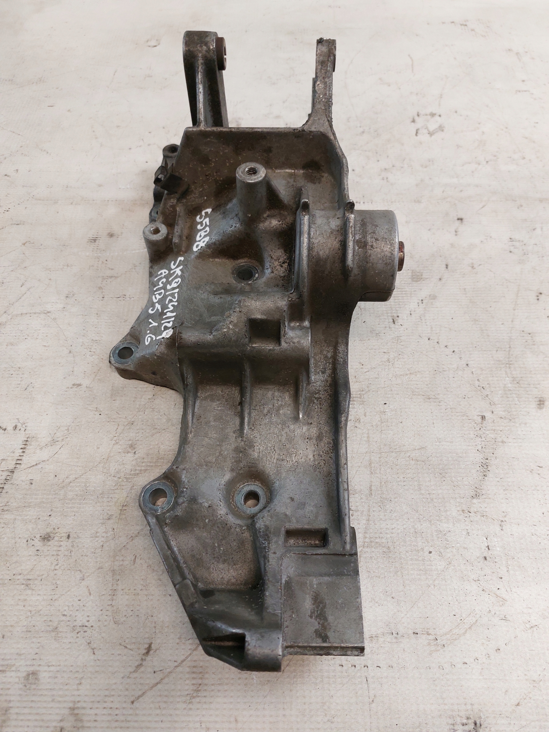 holder alternator AUDI A4 B5 1.6 FL