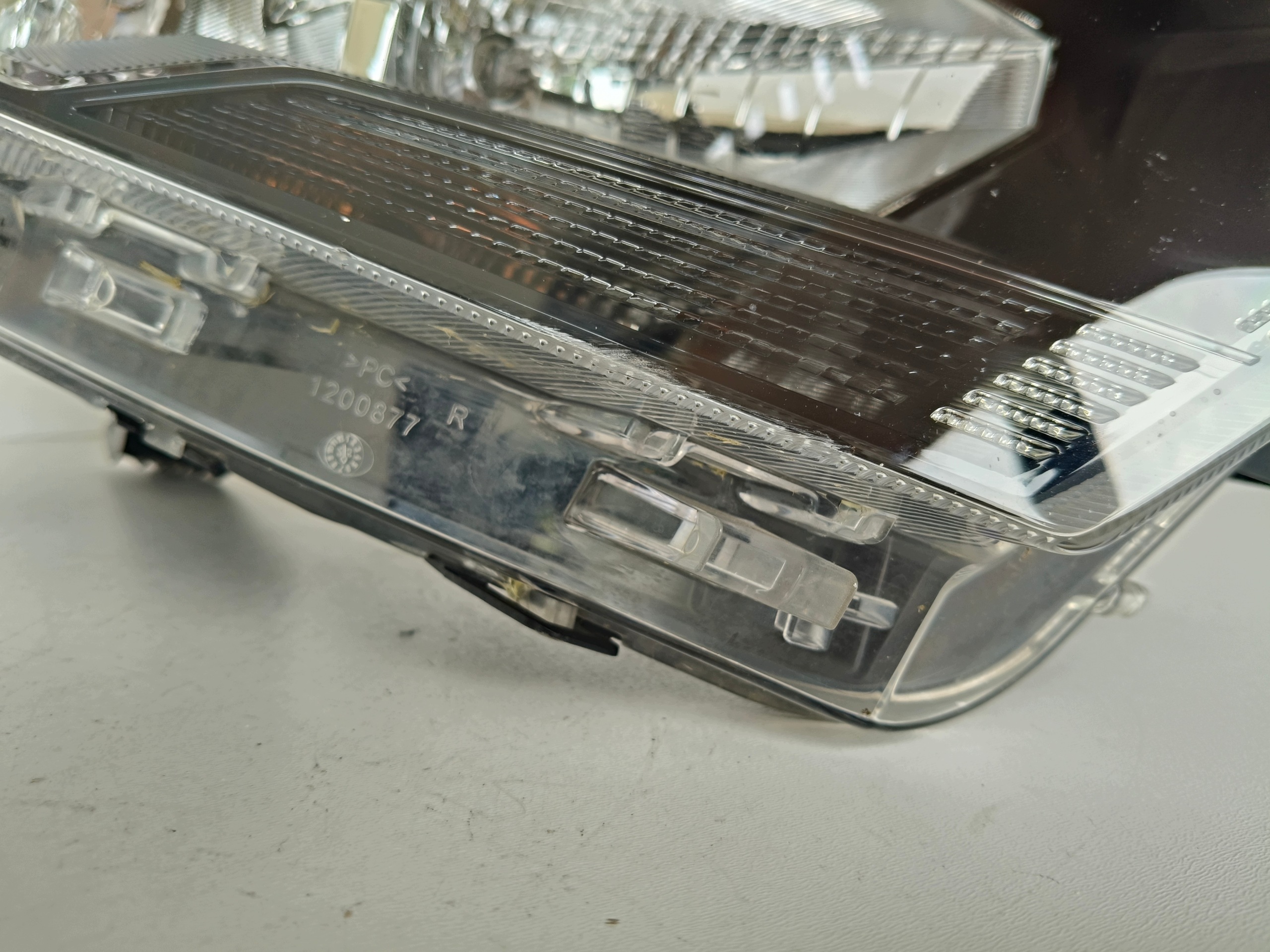 Licht rechts REFLEKTOR FORD TRANSIT CONNECT 22