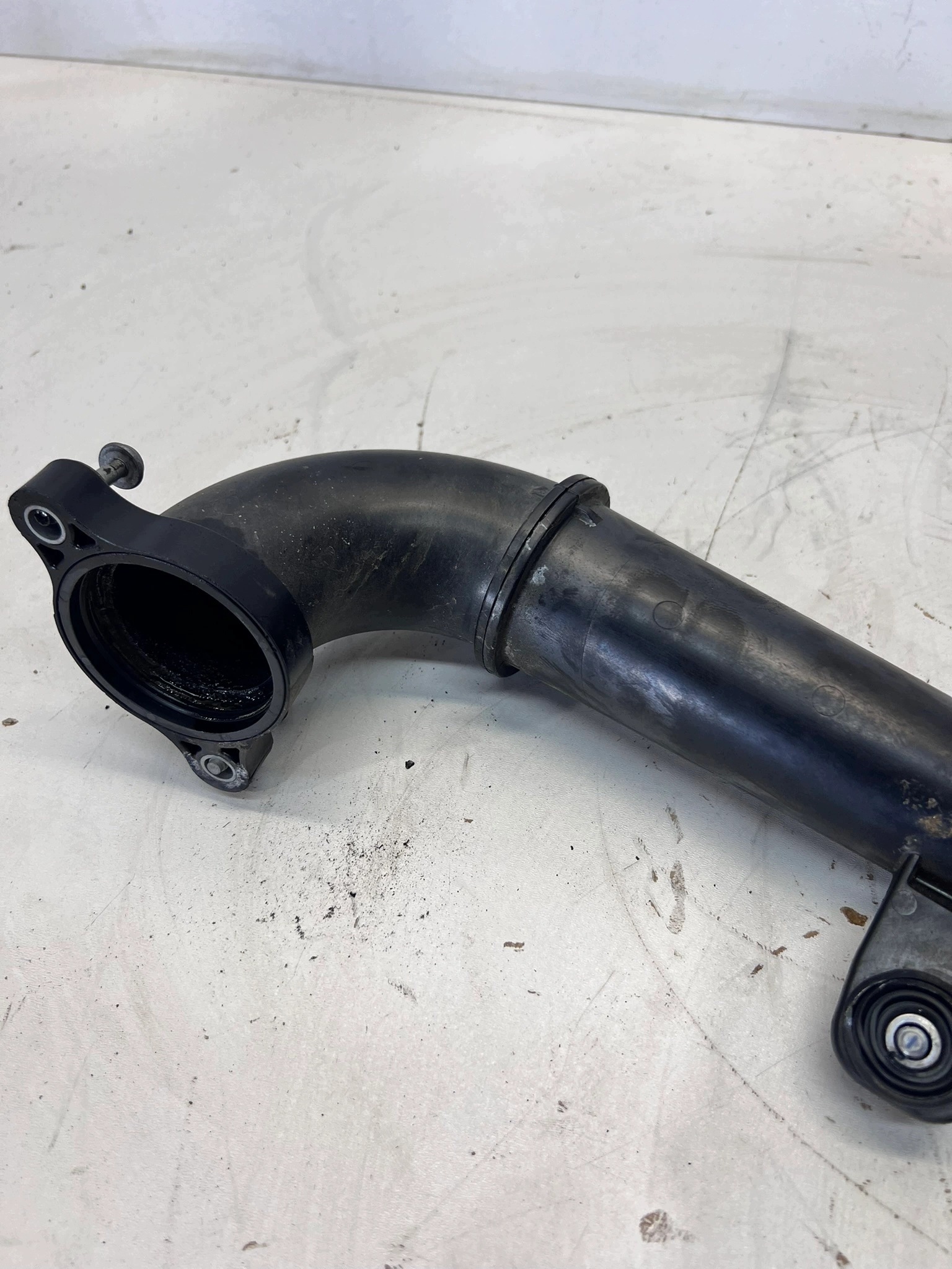 trouba hadice intercoolera AUDI A3 8V VW 2.0 TDI 04L145770N
