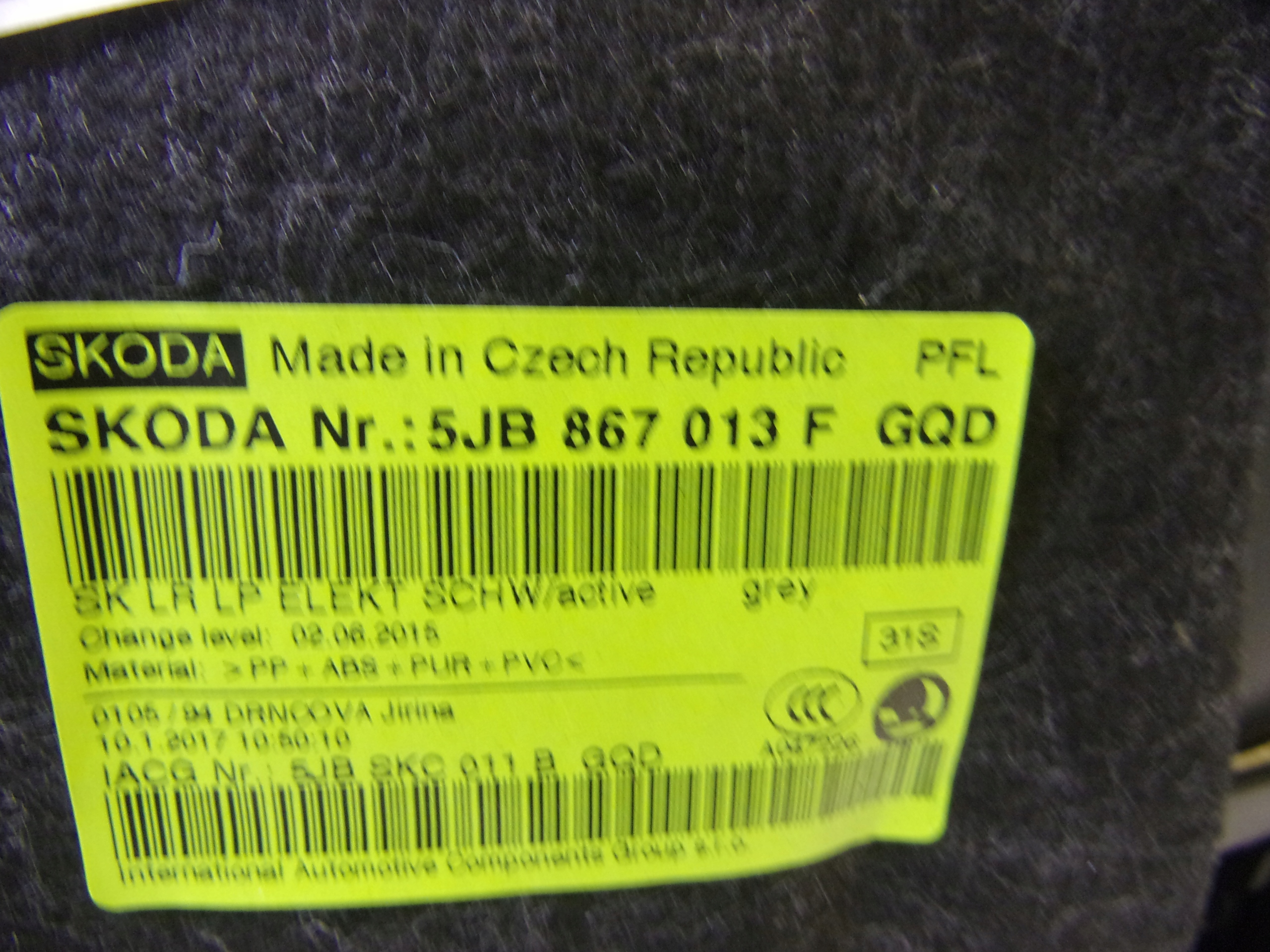 дверные карты левый передний SKODA RAPID 5JB867013F
