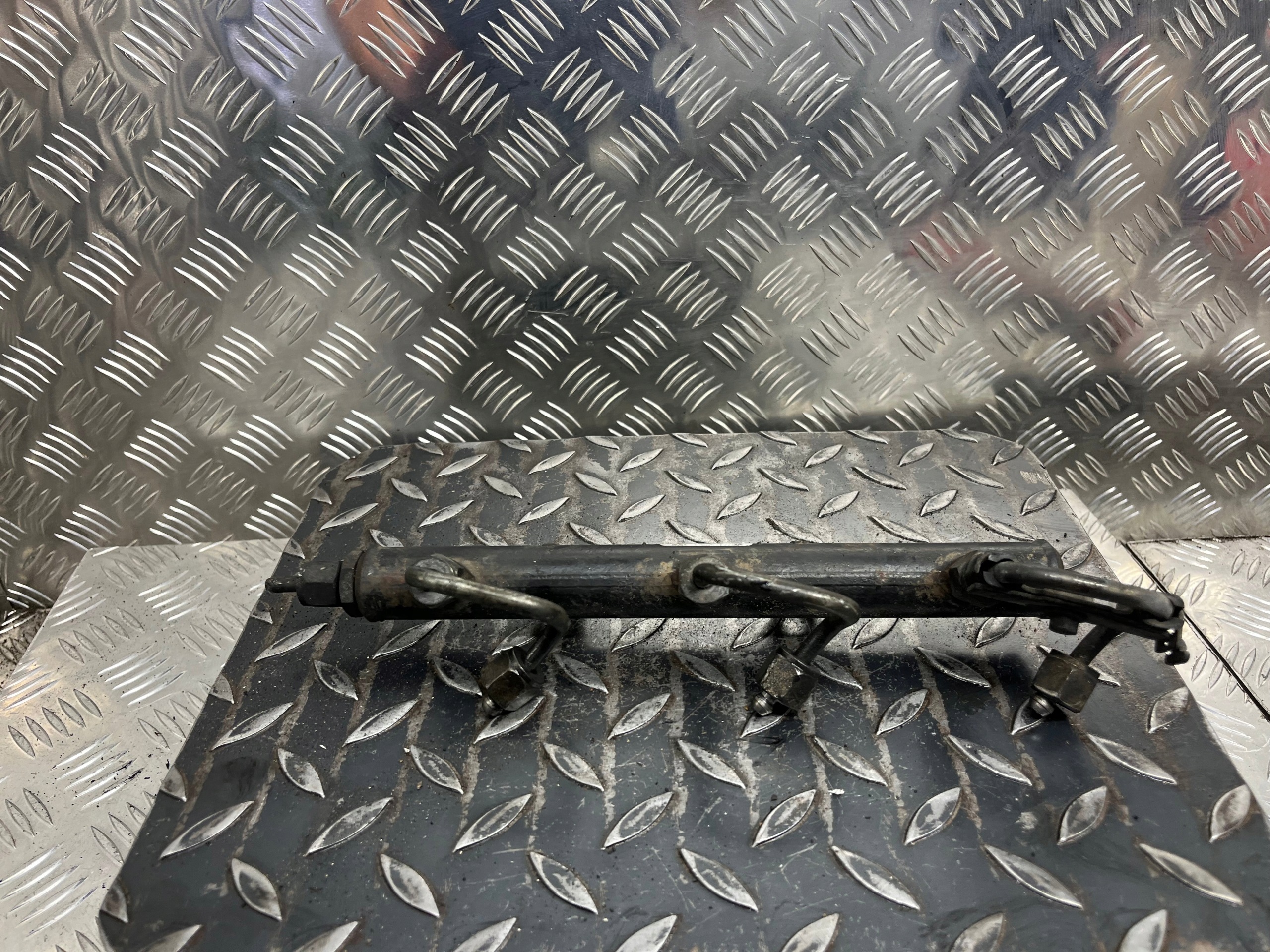 Rampe injection PEUGEOT 607 4R8Q-9D280-AC