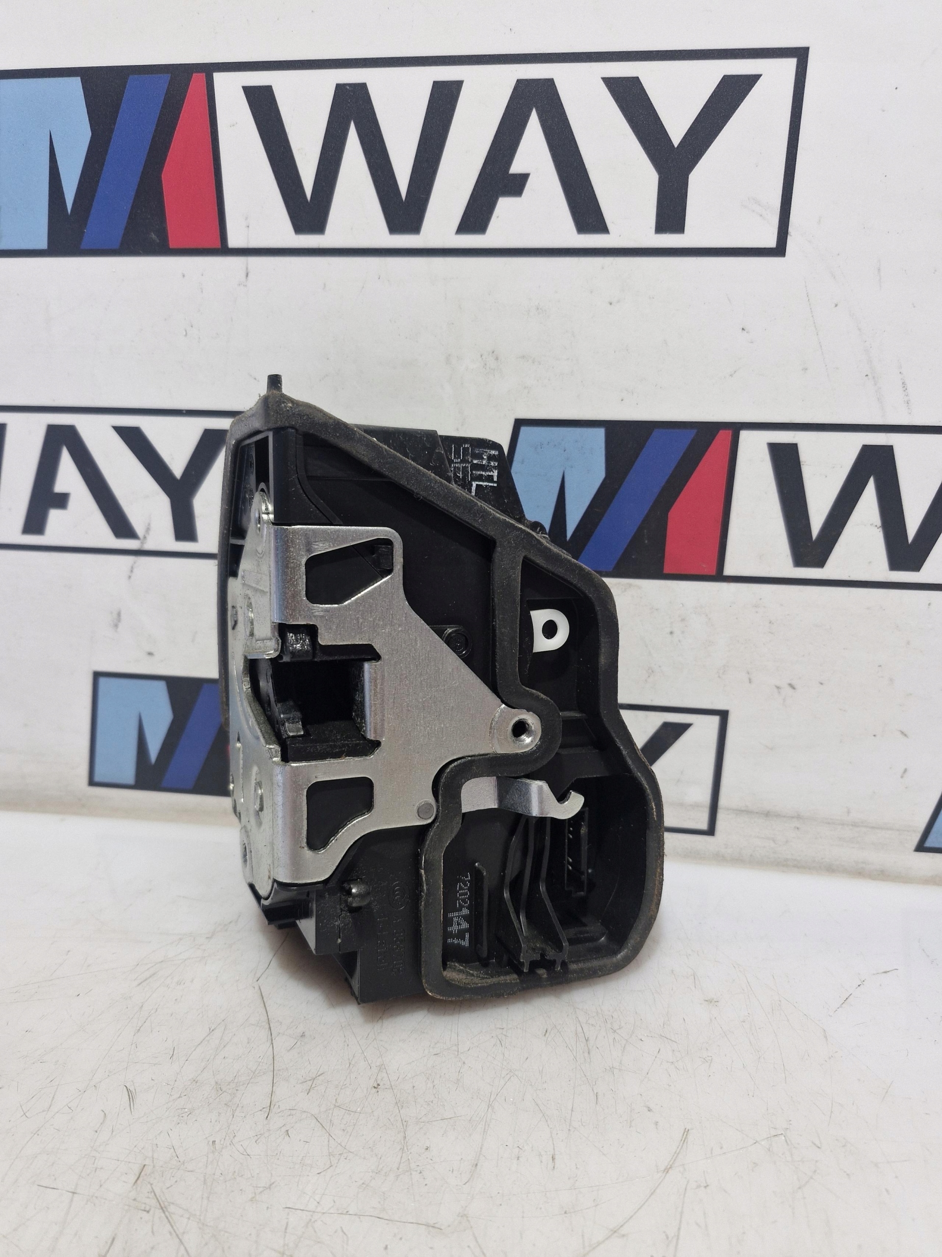 7202147 BMW E60 E61 E84 E90 F10 lock door left rear part TYLNI
