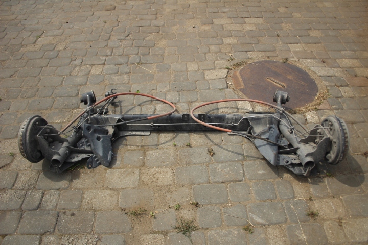 BELKA ZAWIESZENIA TYLNA DACIA LOGAN III 1.0