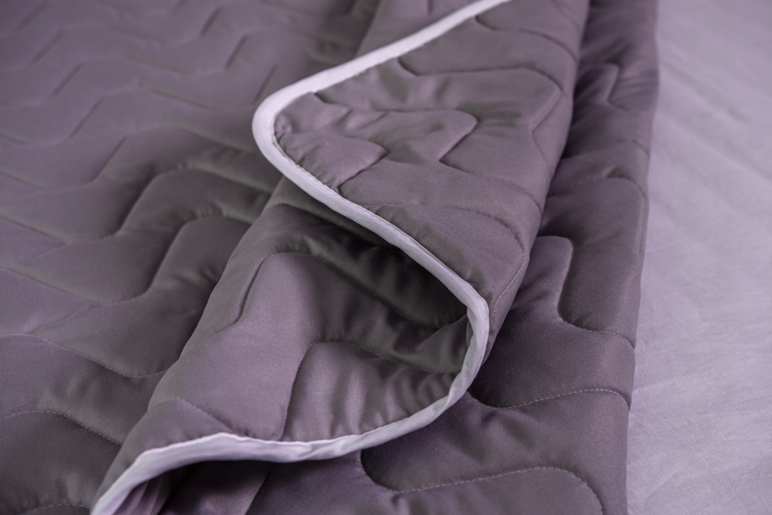 KOŁDRA LETNIA 200X220 CIENKA LEKKA SPRĘŻYSTA ANTYALERGICZNA SZARA PIKOWANA