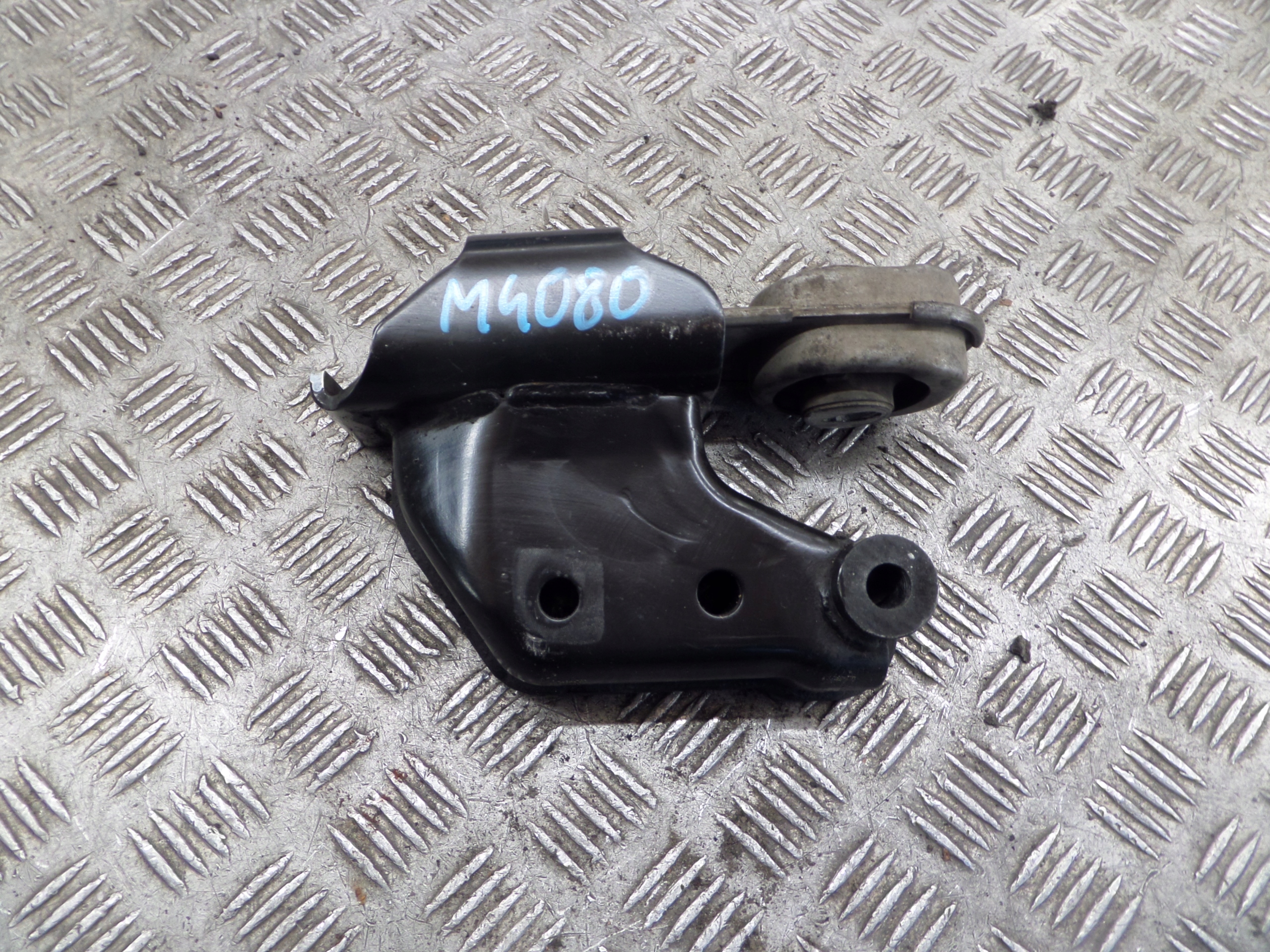 Nissan Qashqai II holder gearbox mount