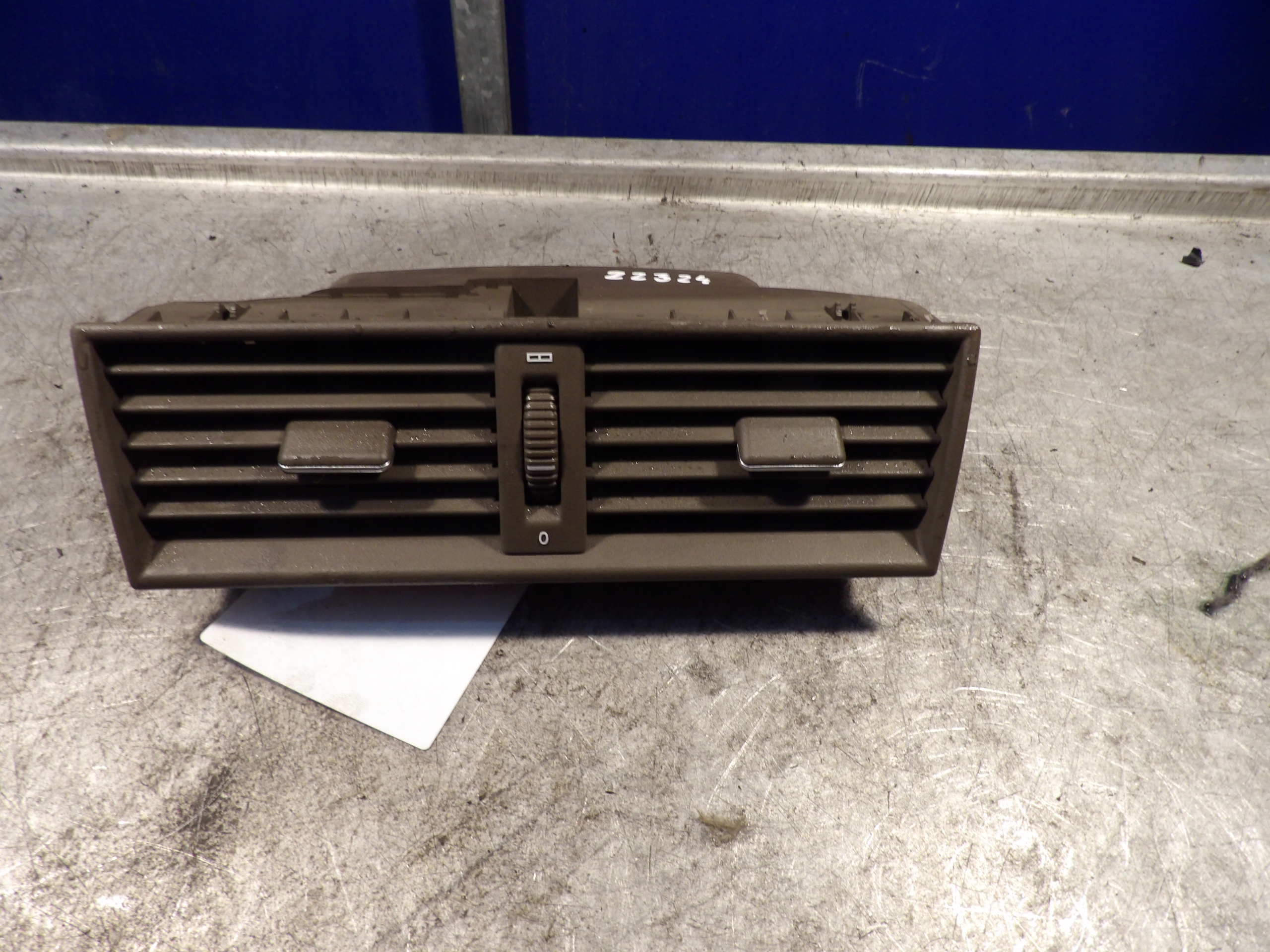 Mercedes W202 grid central 2028300554