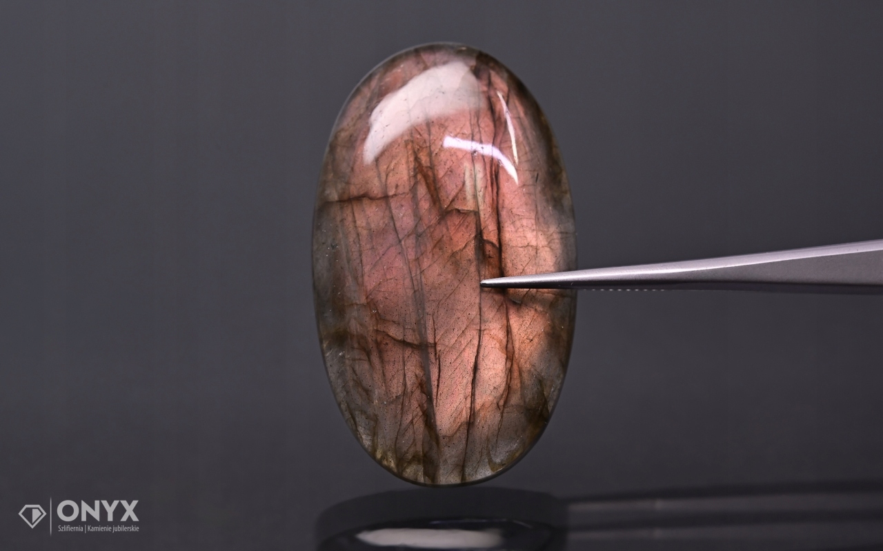 Labradorit kabošon ovál 43,5x26 mm