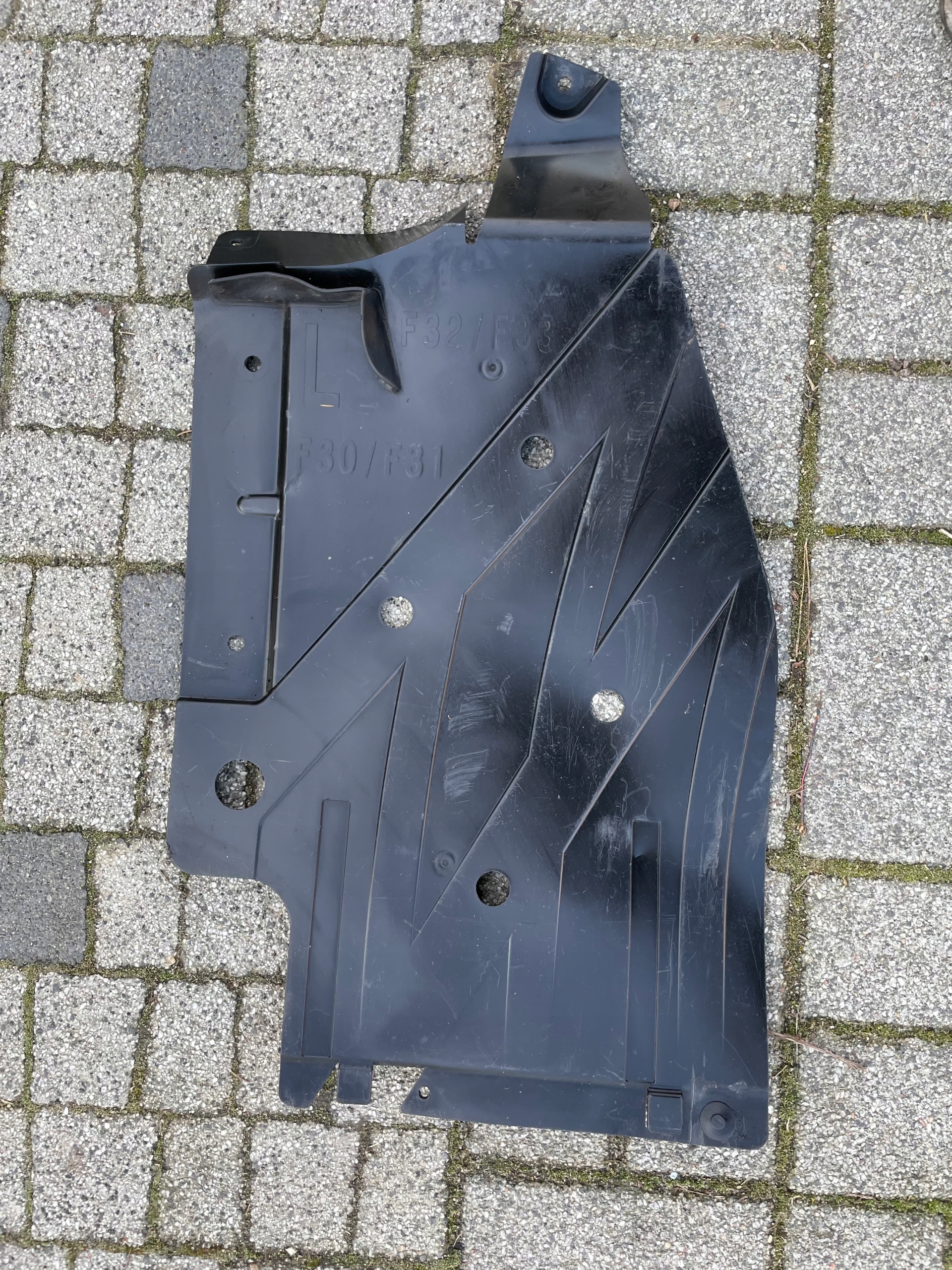 BMW F30 F31 F32 F36 OSŁONA PODWOZIA LEWA 7258049 Numer katalogowy części 8062221 7258049