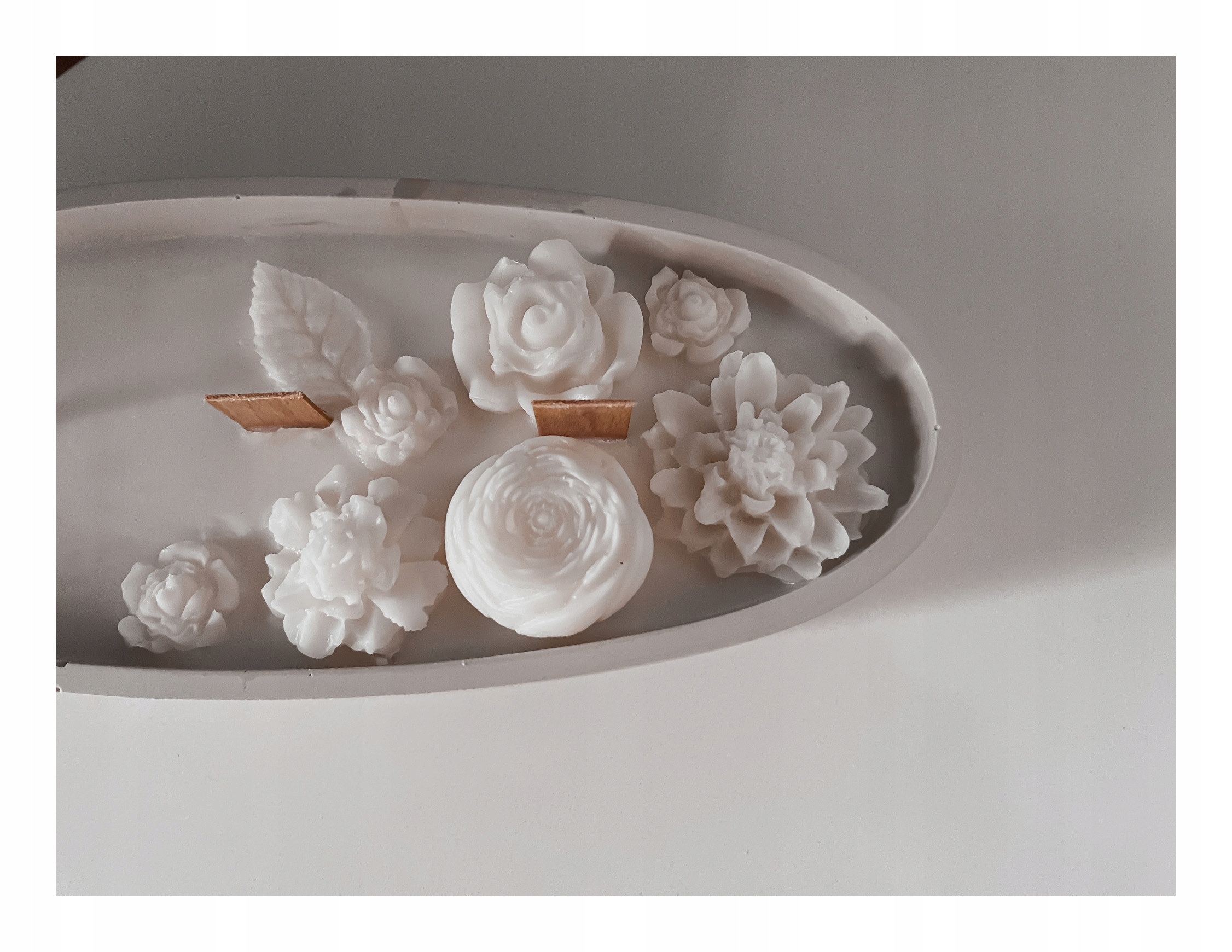 Svíčka Garden of Memories sójová loďka s vůní pivoňky