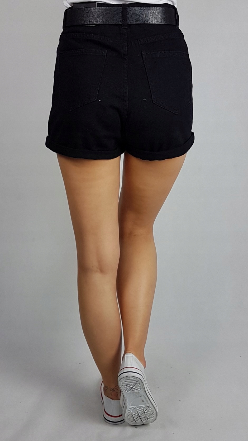 KRÓTKIE SPODENKI TYPU BOYFRIEND CZARNE ROZ M Rozmiar M