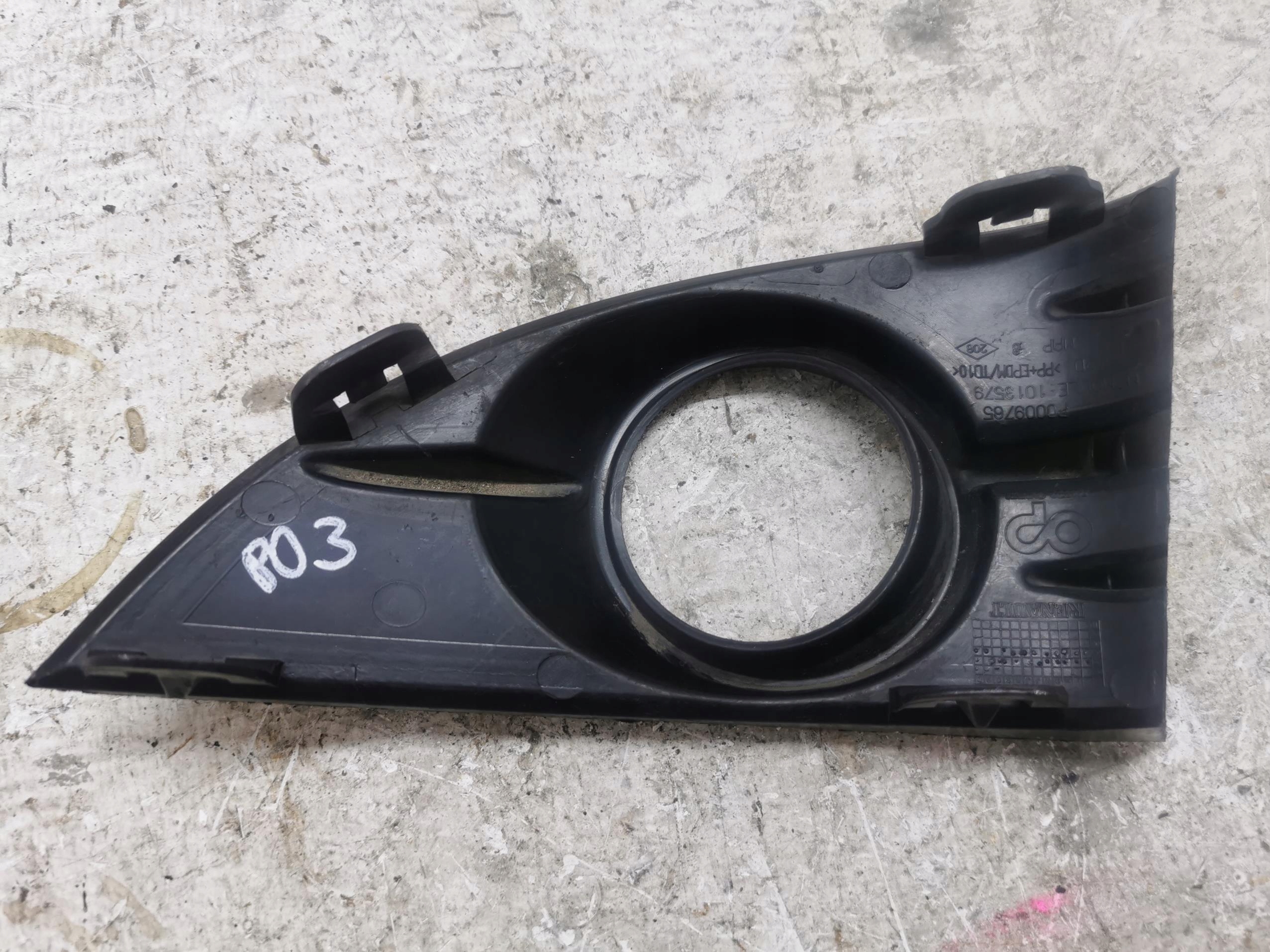 grid of a bumper right front RENAULT SCENIC II