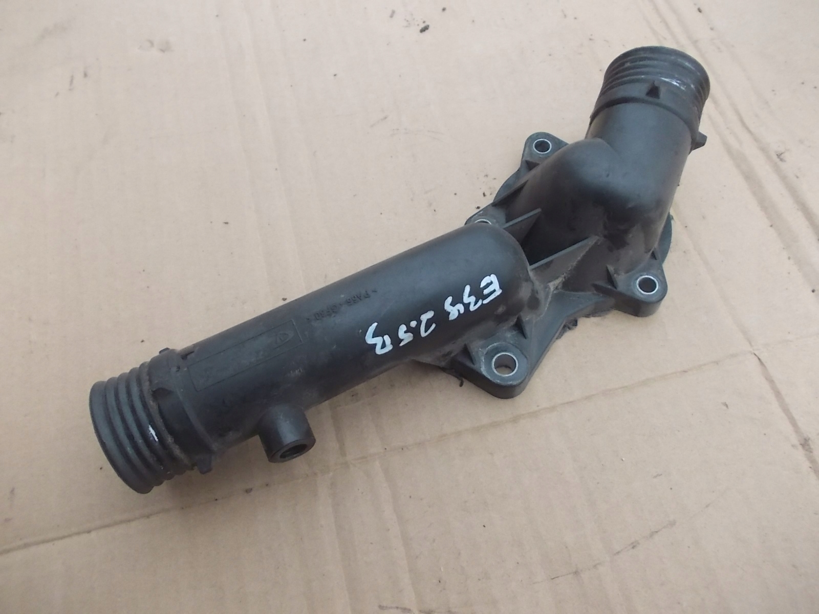 корпус термостата BMW e 39 2,5 b