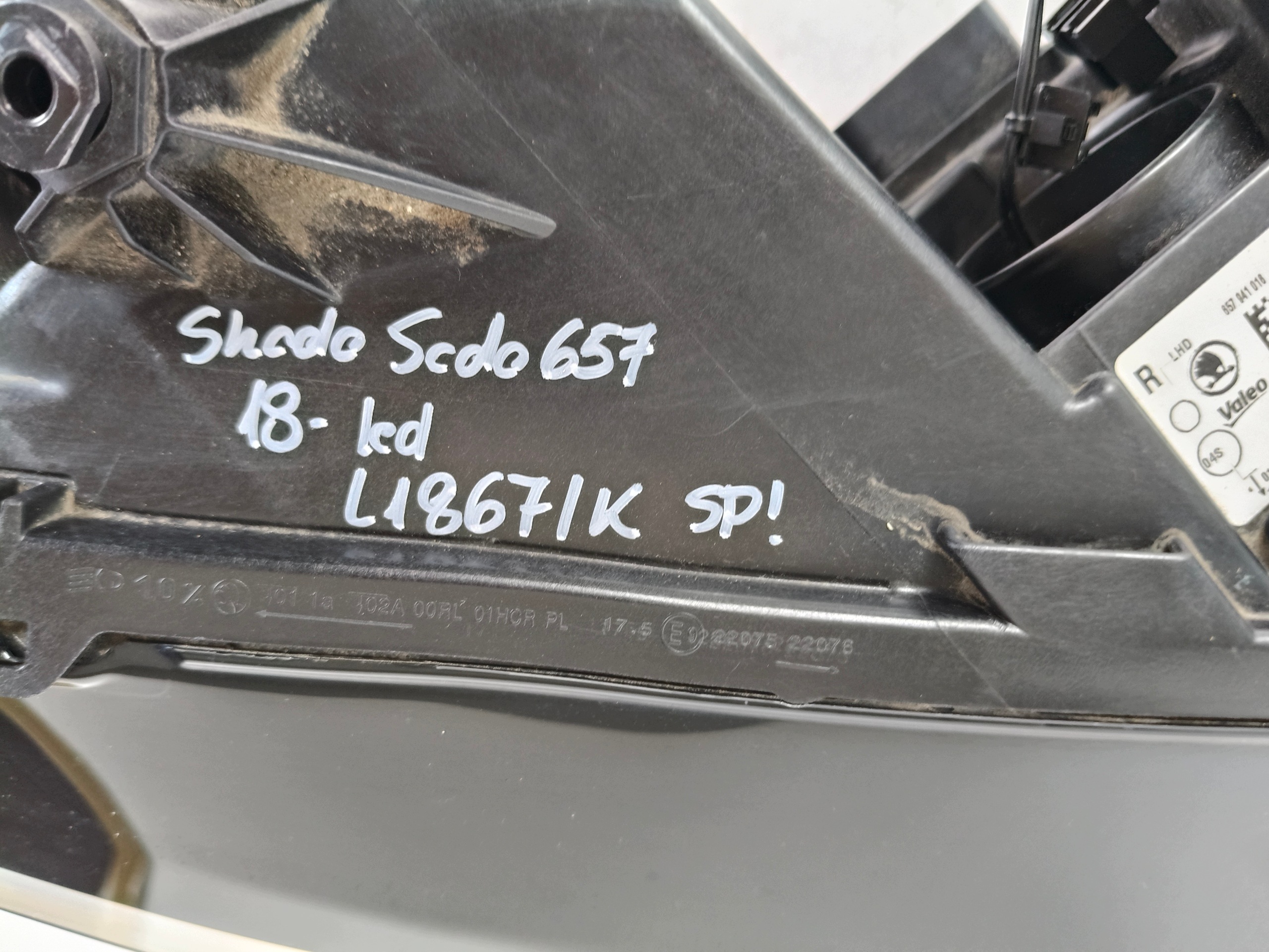 light right REFLEKTOR SKODA SCALA 657 18- LED