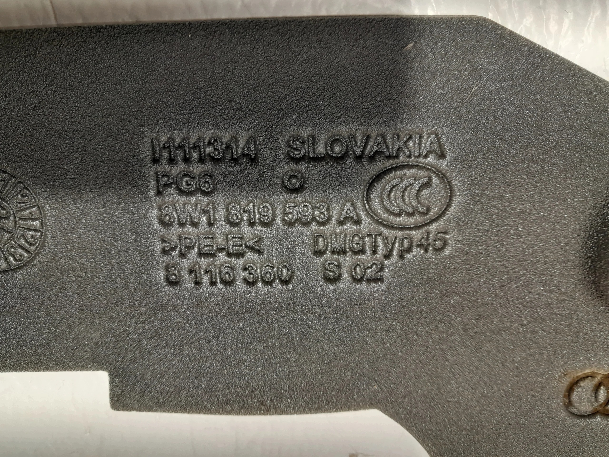 AUDI A4 B9 LIFT couverture couverture cloison soubassement 8W1819593A