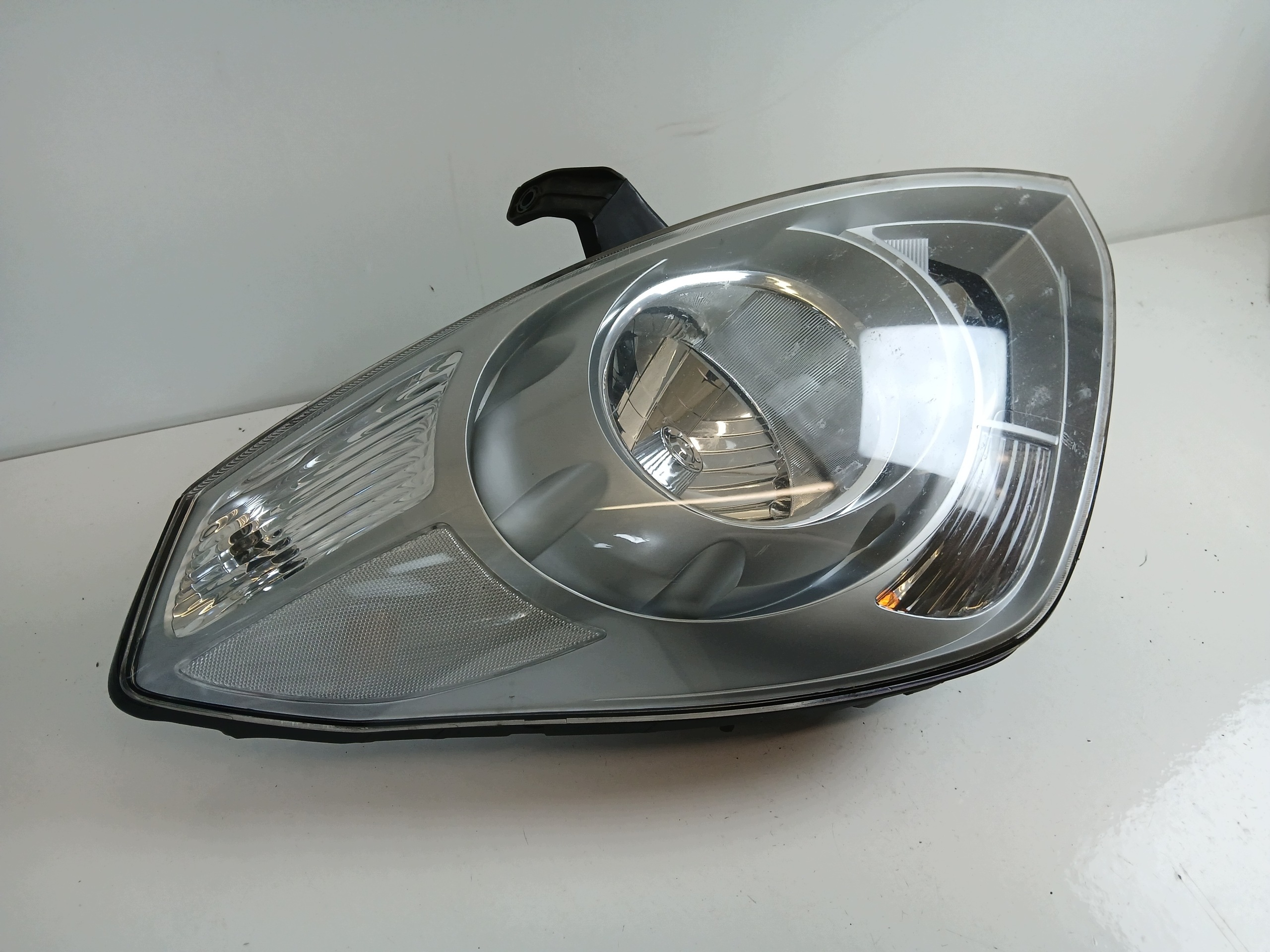 HYUNDAI H1 II light right front LADNA