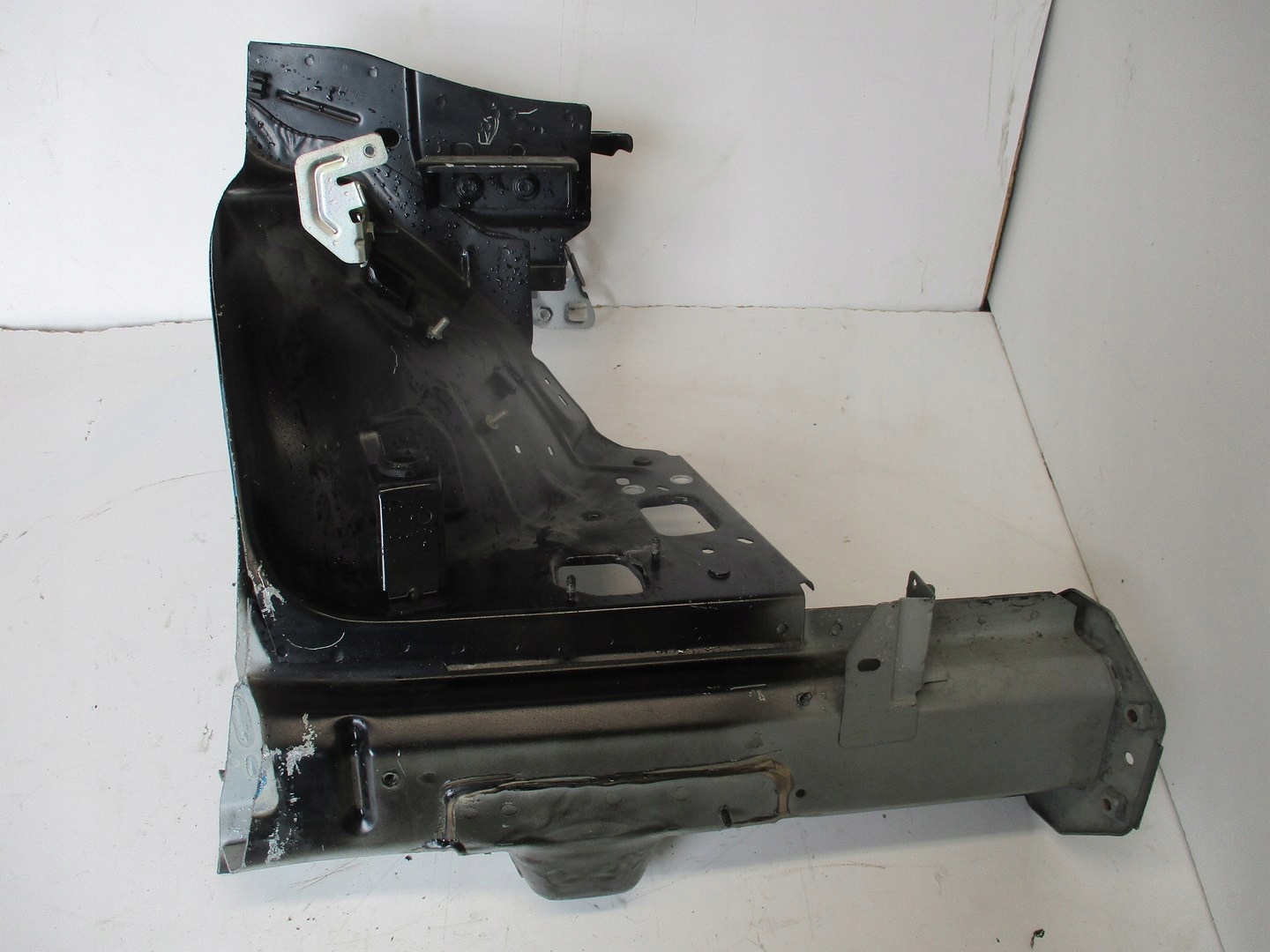 PODŁUŻNICA ĆWIARTKA MASERATI LEVANTE LEWA Producent części Maserati