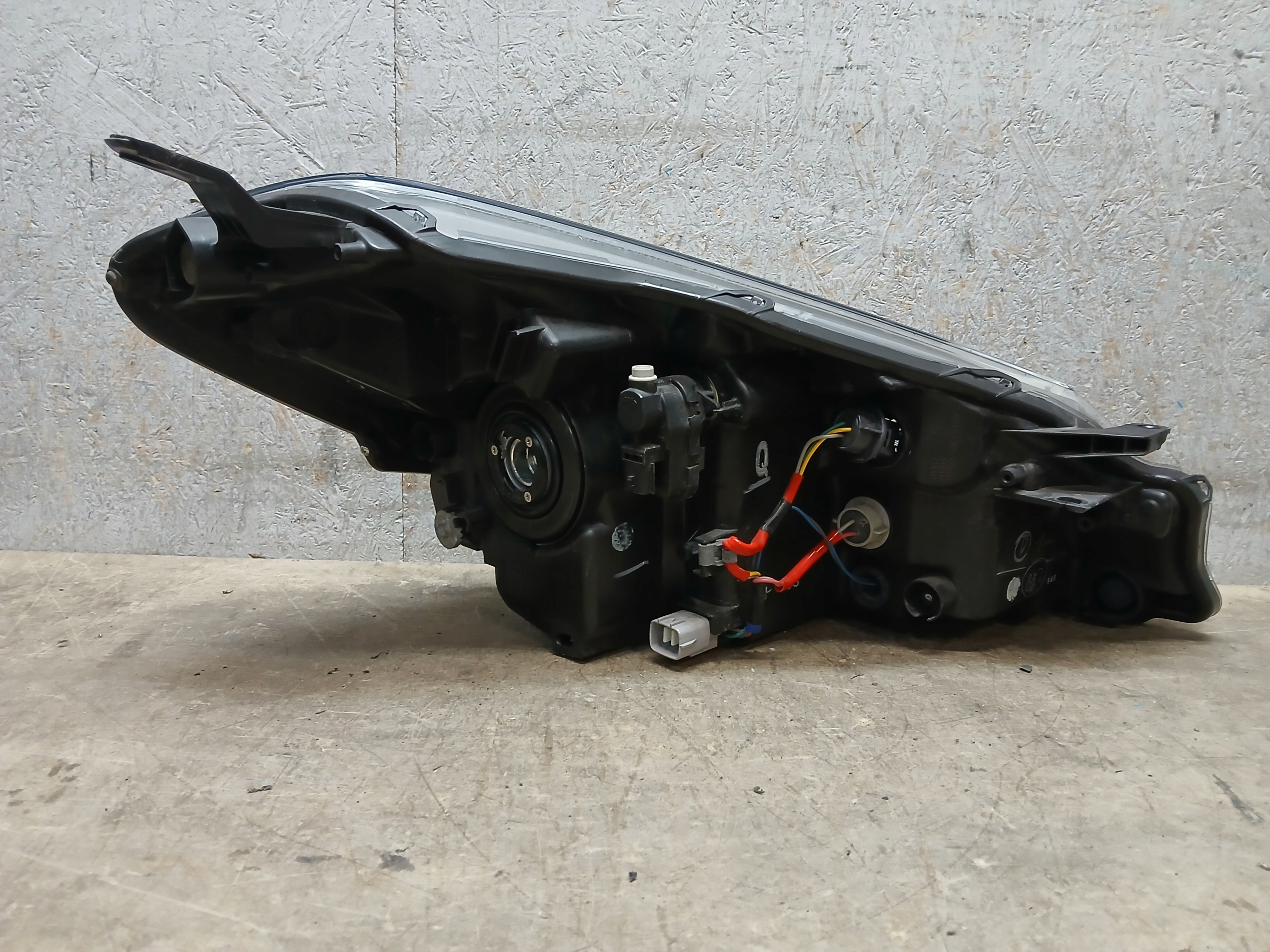 light front left TOYOTA YARIS III 3 LIFT 17- lens