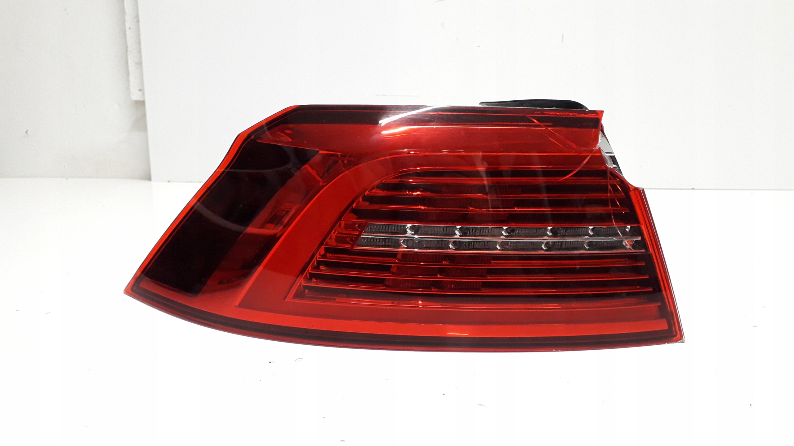 VW PASSAT B8 SEDAN LAMPA LEWA TYLNA LED 3G5945207C