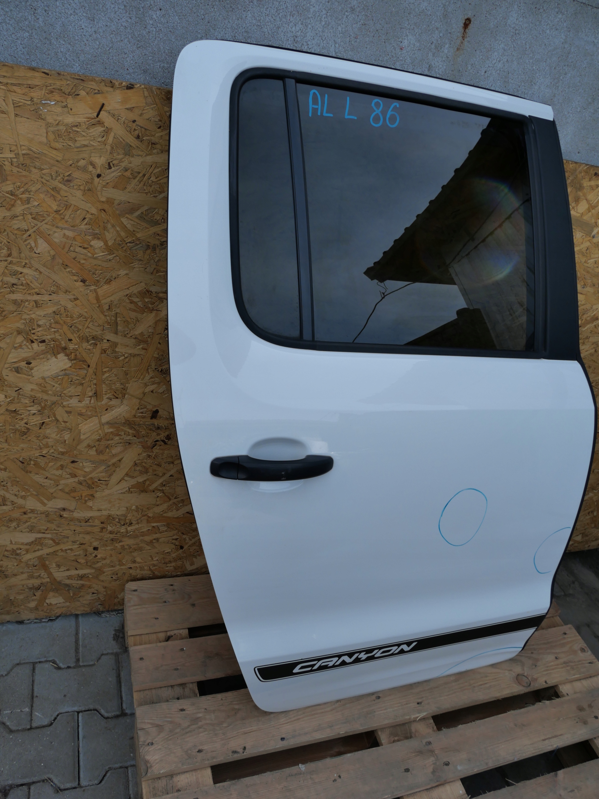 VW AMAROK 2H door rear part right