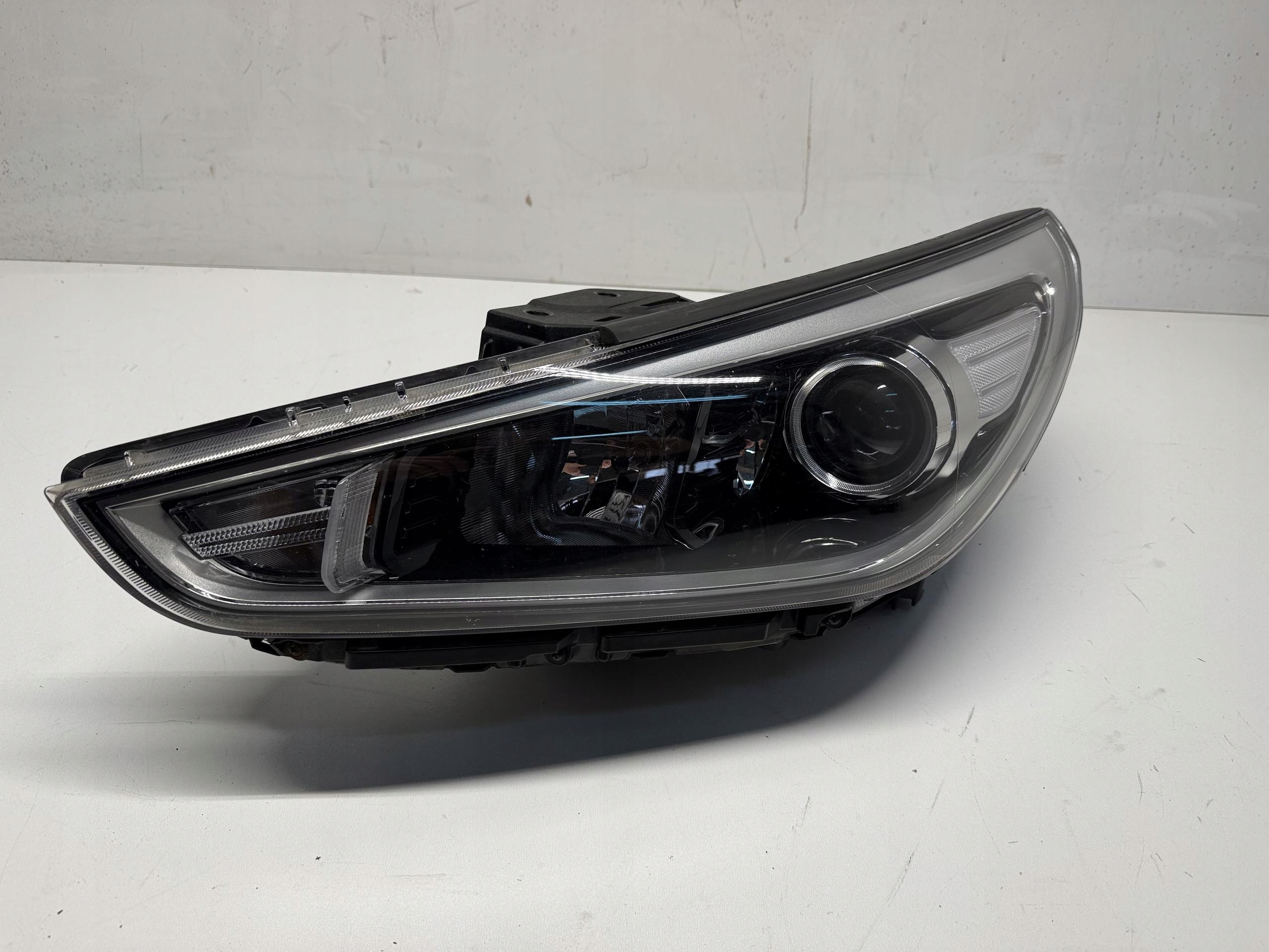 HYUNDAI I30 III light left left front front 17-21 92101-G4030