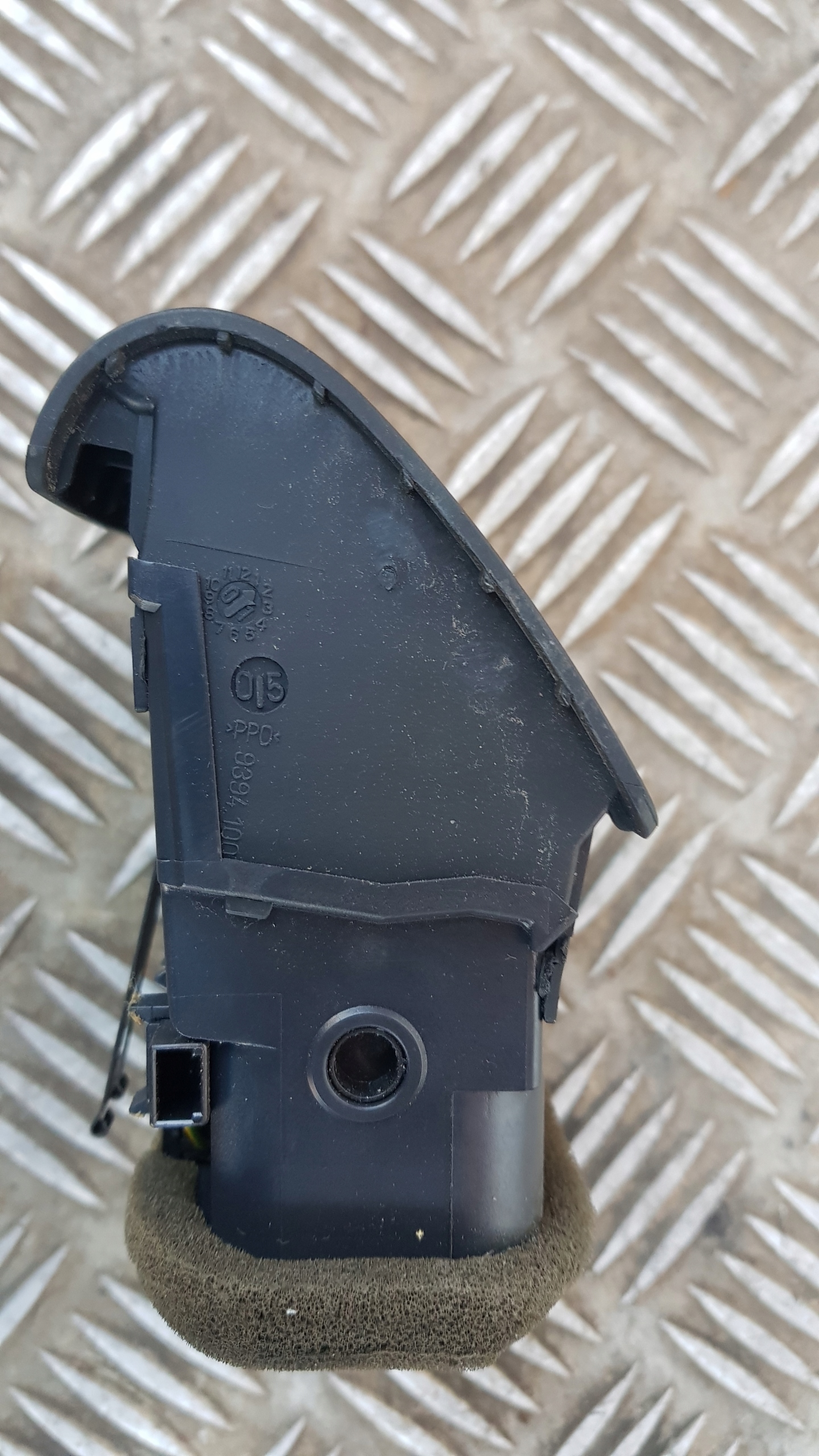 AUDI A8 D2 LIFT grid air conditioning devices left 4D0820901