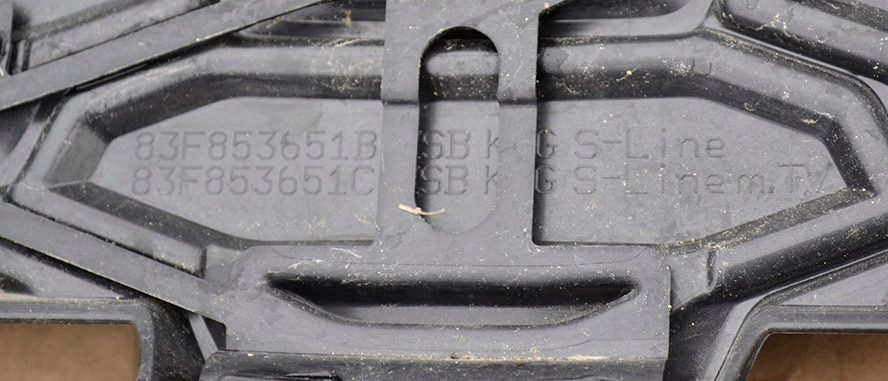 решетка радиатора Q3 83F s 83F853651B