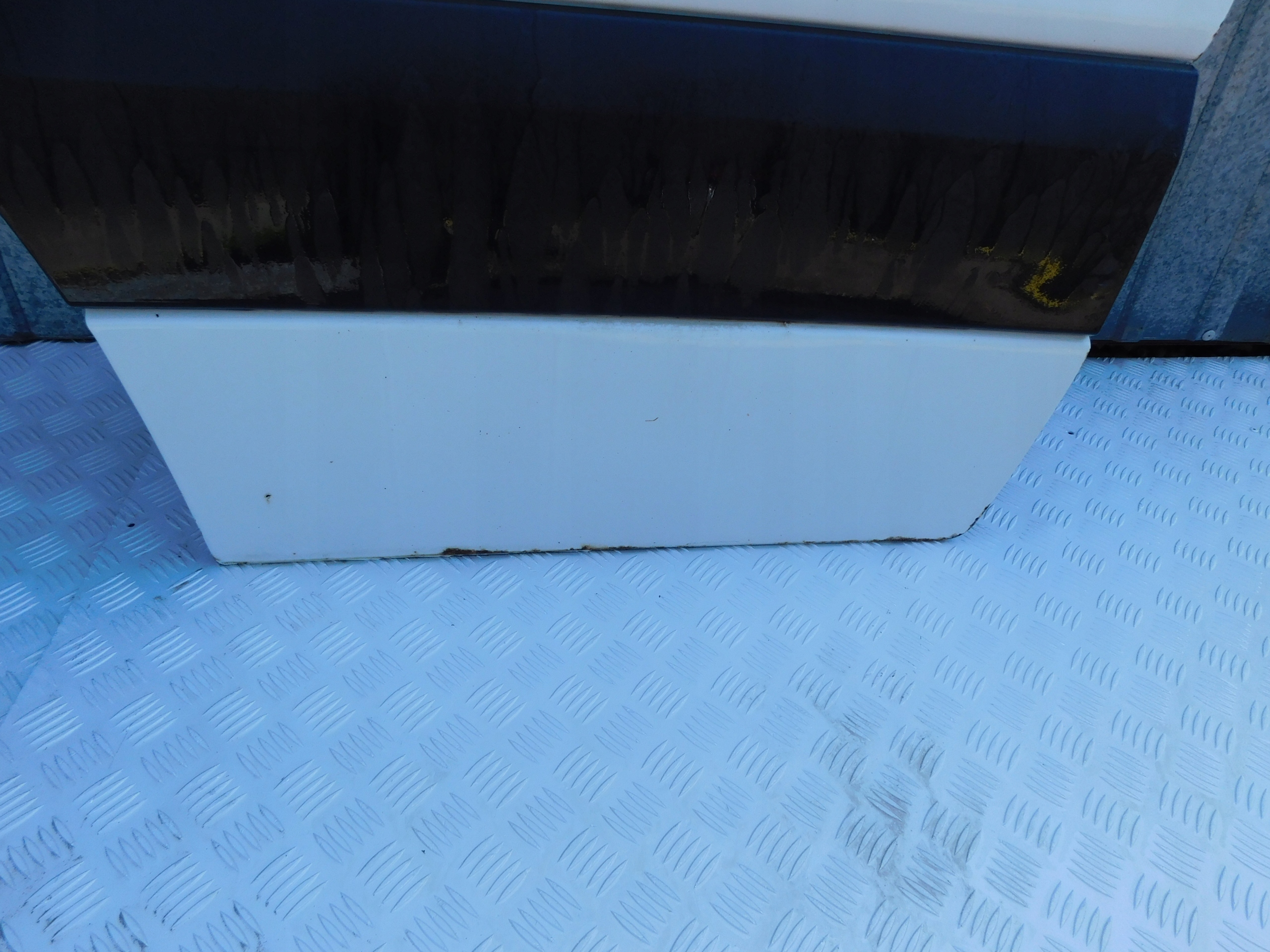 door front front left driver´s Mercedes Sprinter 906 Crafter biale