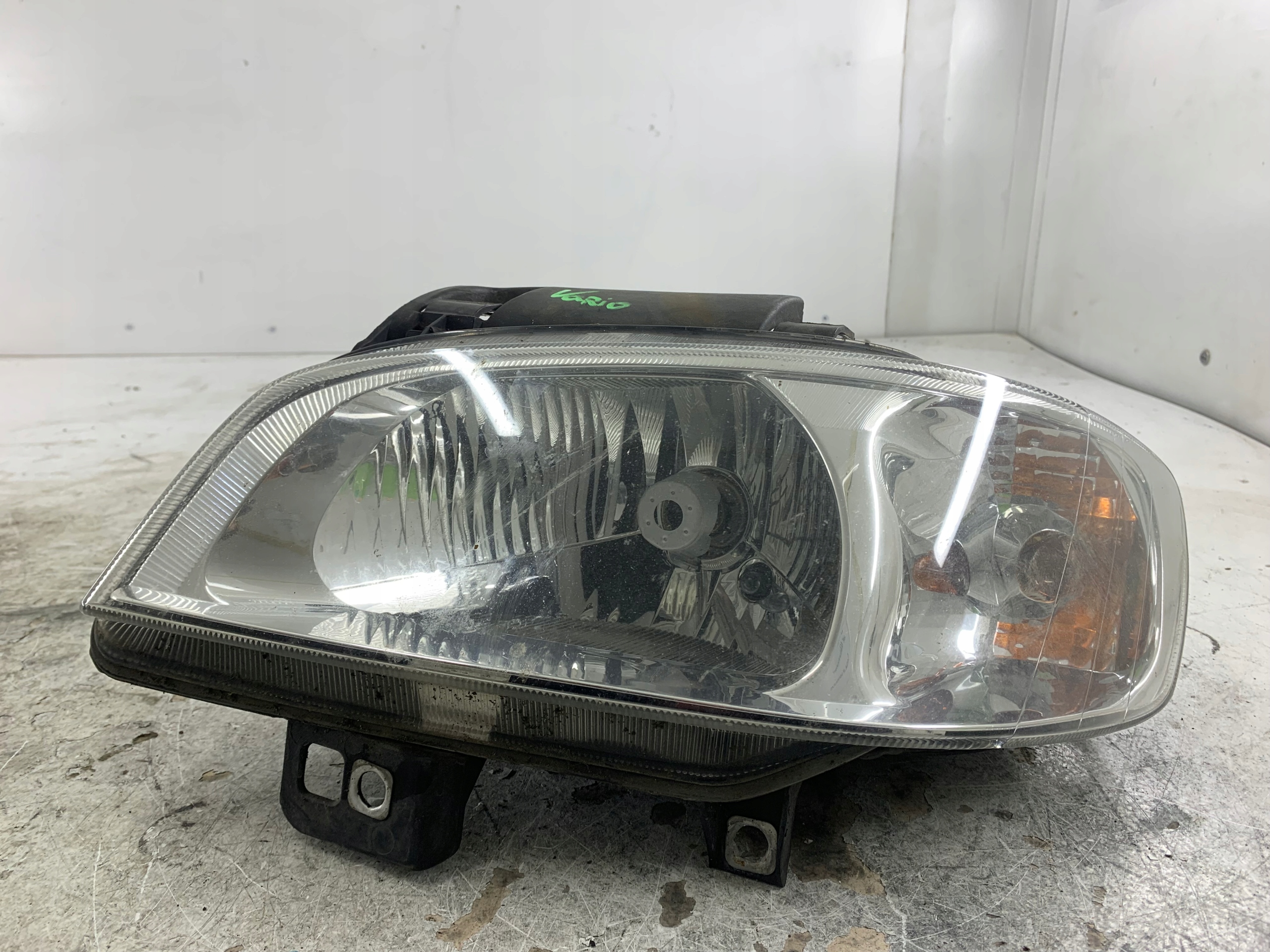 SEAT CORDOBA and light left front
