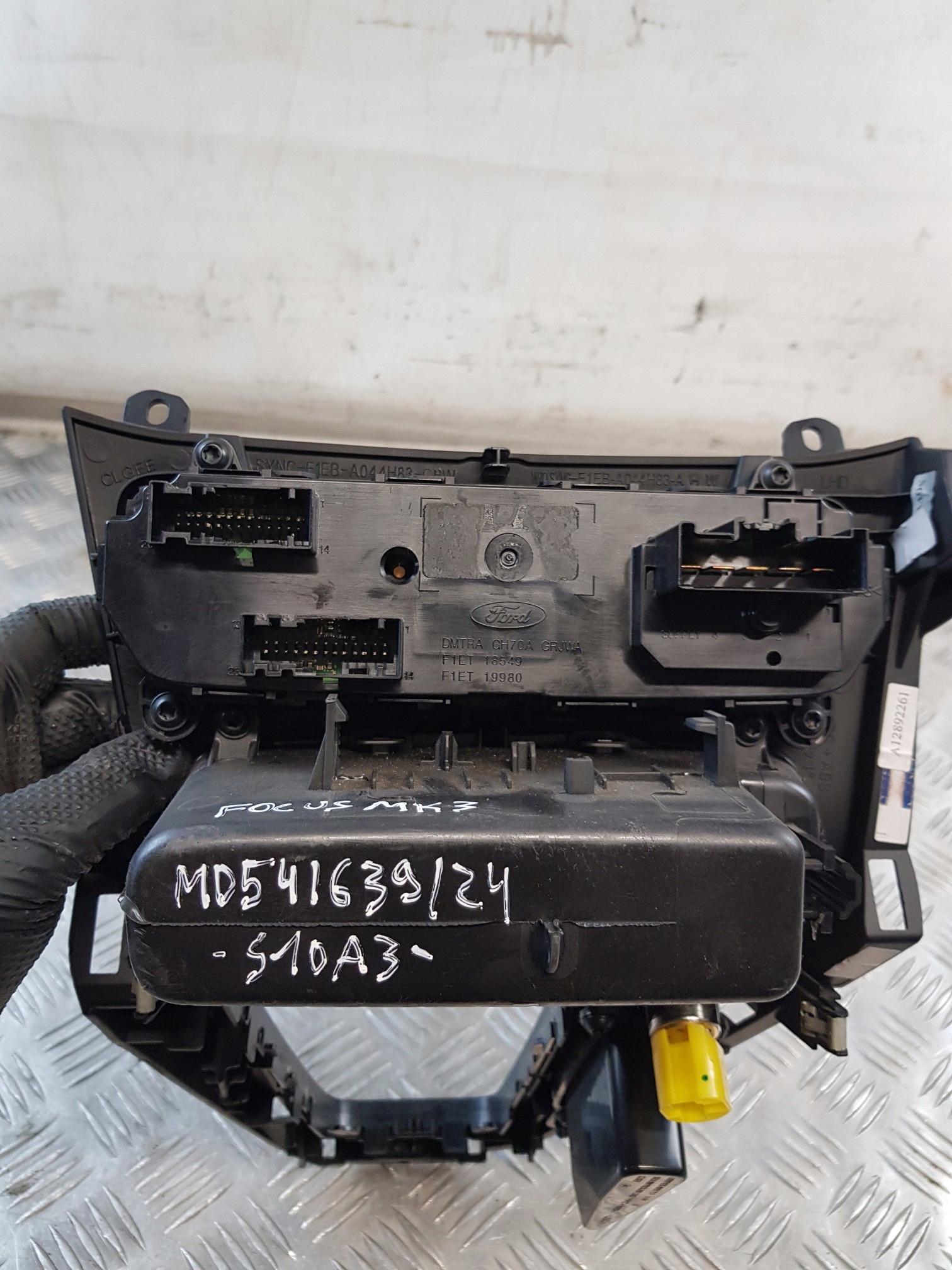 PANEL des lüfters F1ET18549 + TUNEL mitte FORD FOCUS MK3 11R