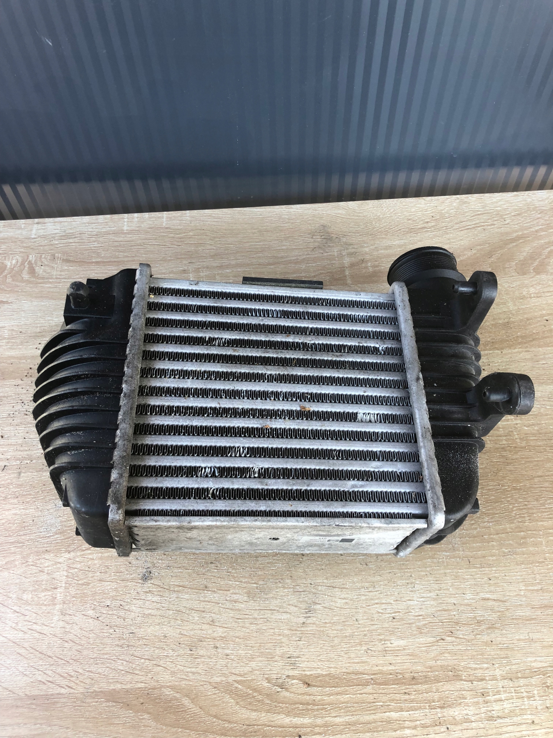 interkuler desni AUDI A6 C6 4F0145806T