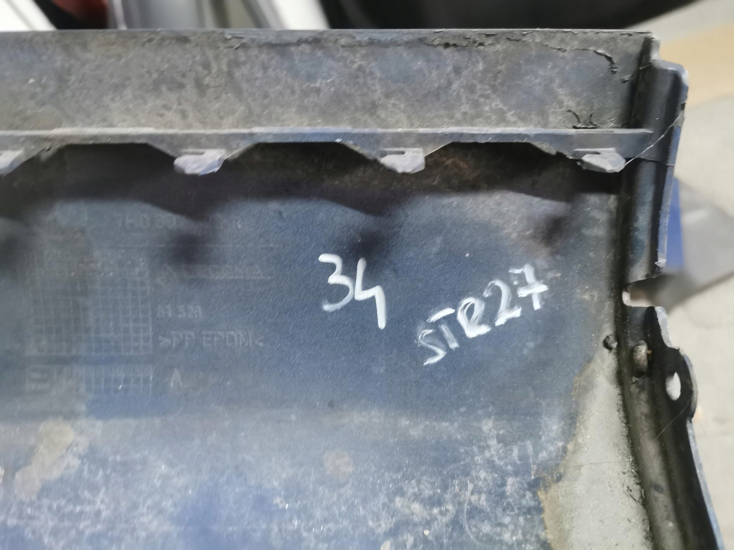 Ecke der Stoßstange unter LAMPE rechts heck VW T5 7H0807322