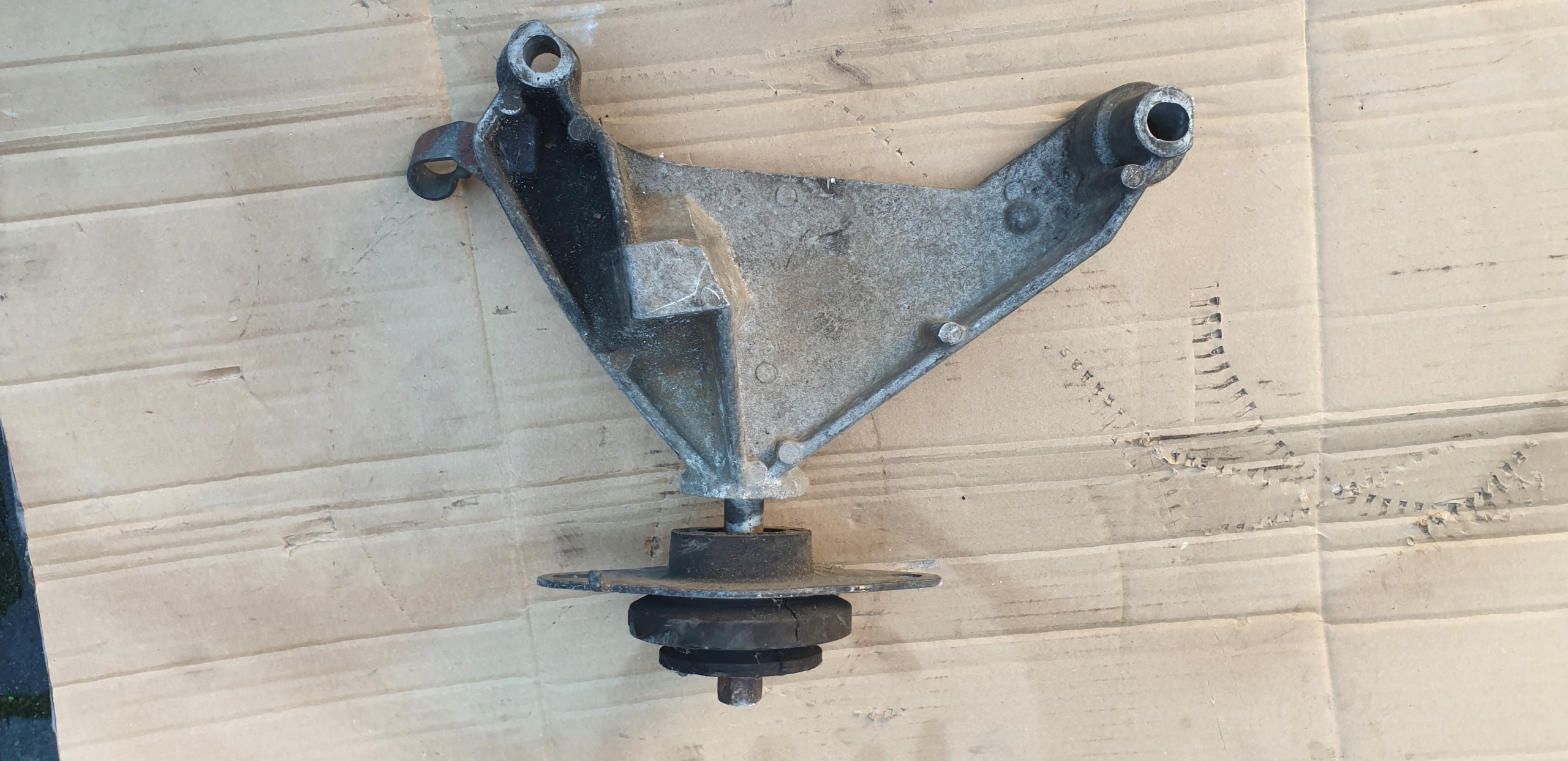 Getriebehalter RENAULT LAGUNA 1.9 DCI 8200013682