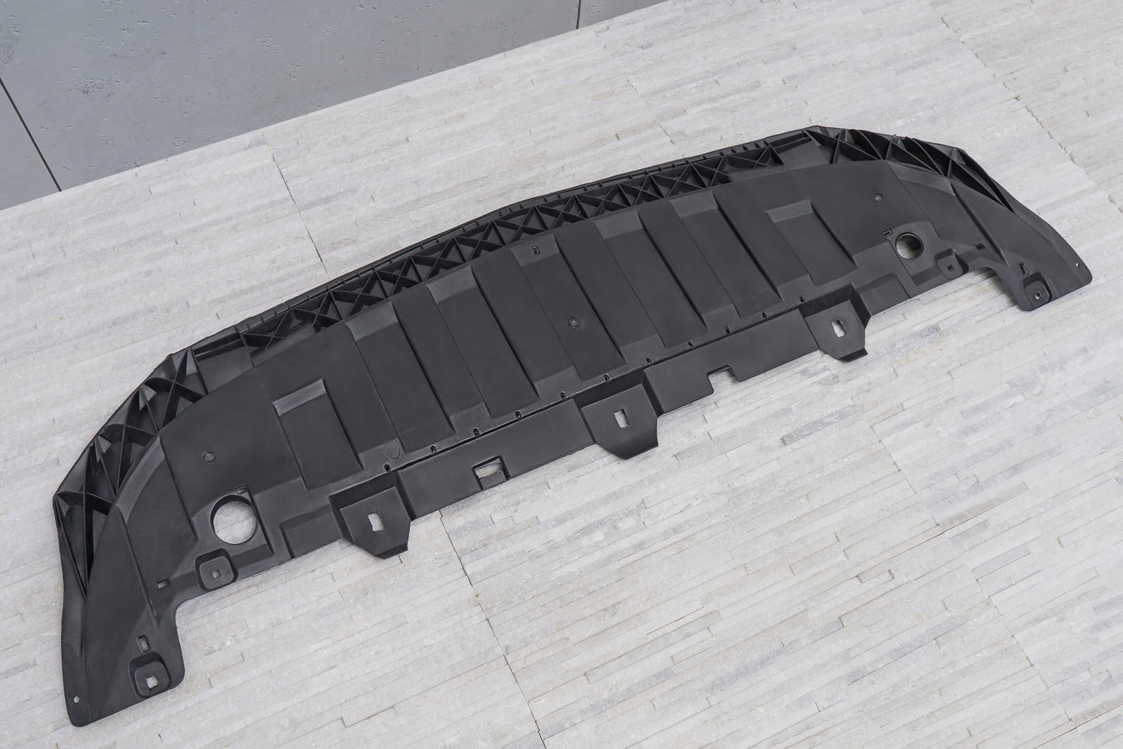 MERCEDES B-CLASS W246 2011-18 OSŁONA PRZEDNIEGO ZDERZAKA A2468850036 Strona zabudowy przód