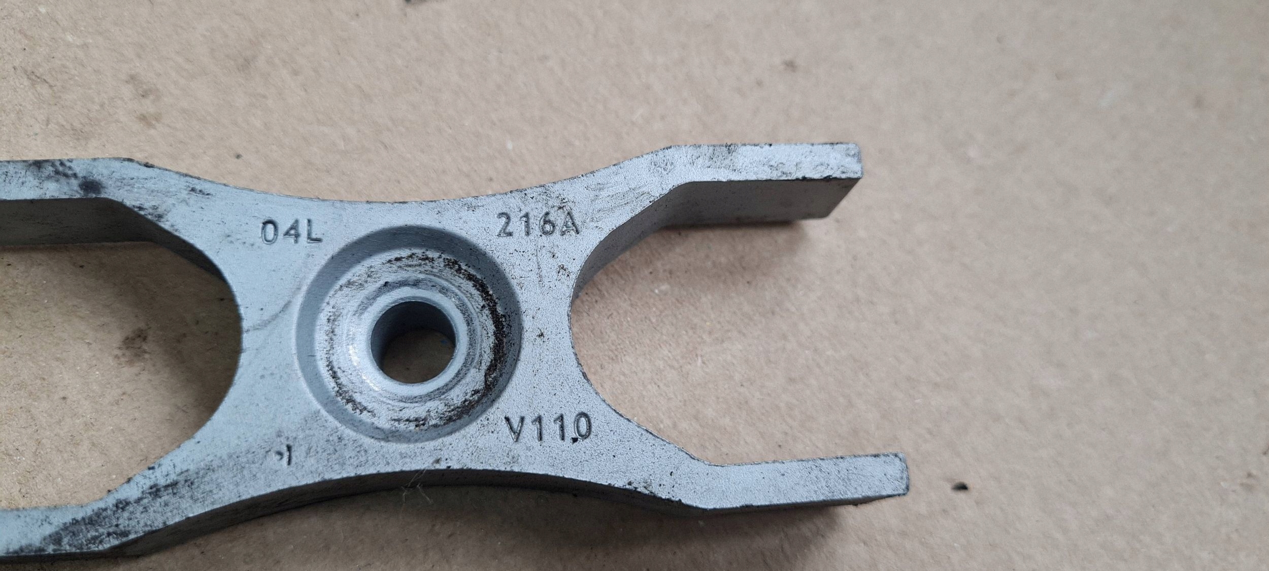 A4 B9 8W Halter Halter Einspritzdüse 2.0 TDI 04L216A A5 8W A6 Q5