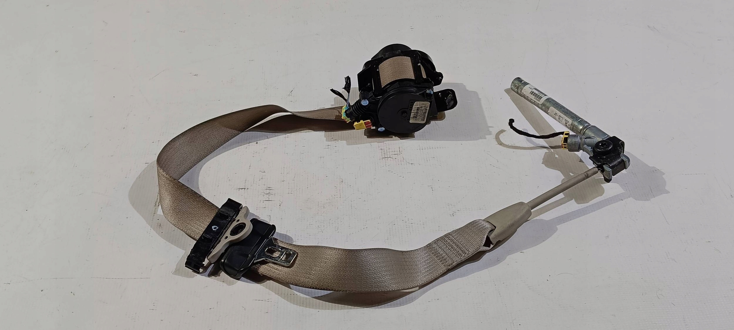 tension belt safety front front left switch Chrysler Pacifica 2016