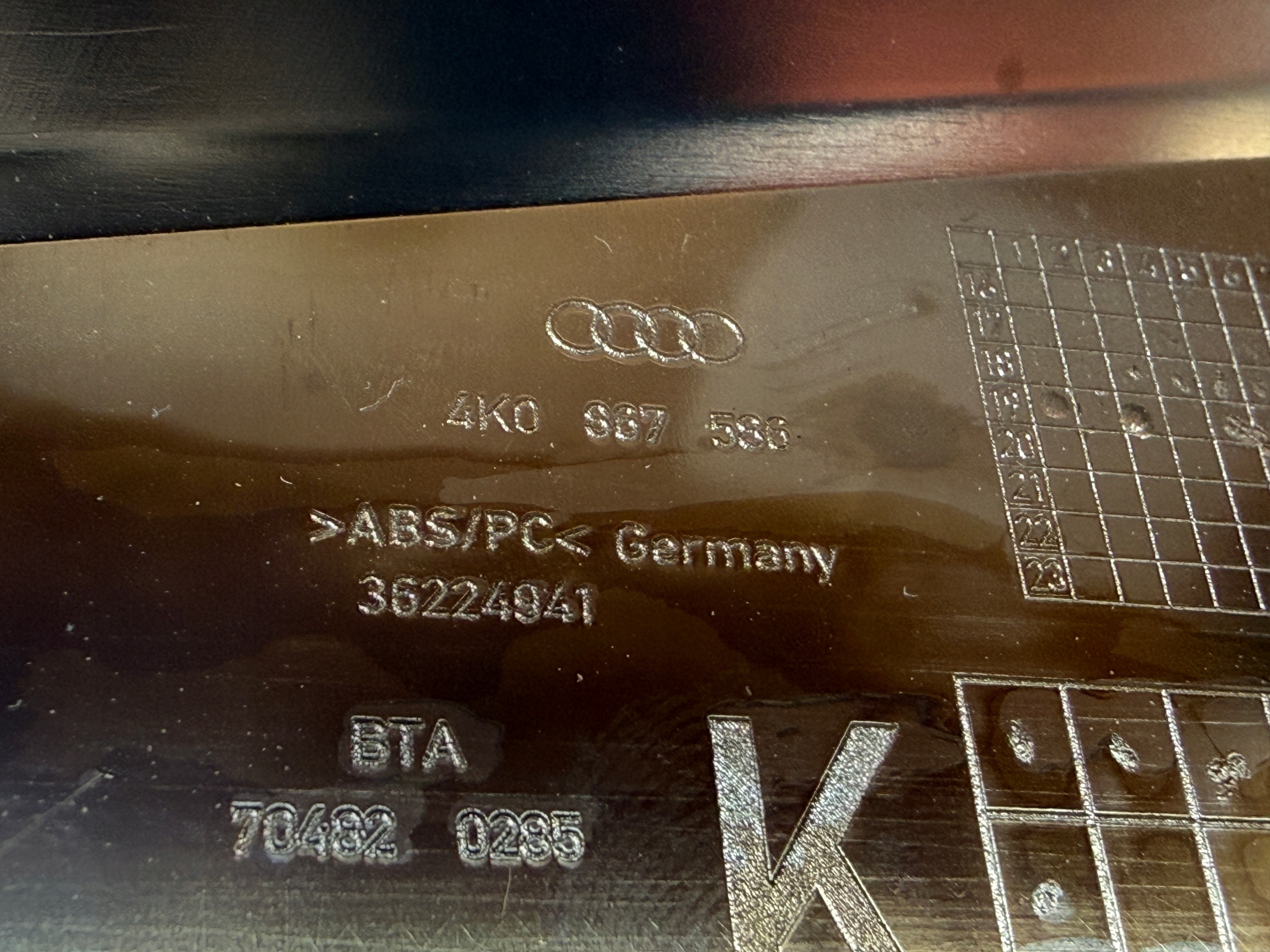 lišta DEKOR dvere AUDI A6 C8 4K0867586 Originál ako nová