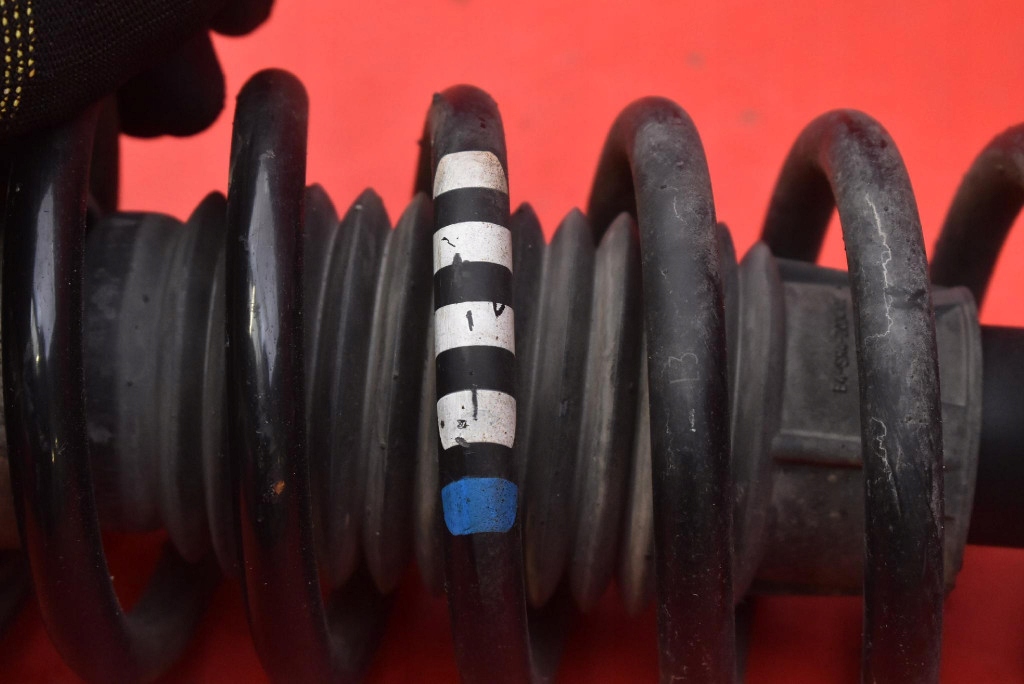 shock absorber left front A2133202013 MERCEDES E-KLASA W213 2.0 CDI 194 KM 16